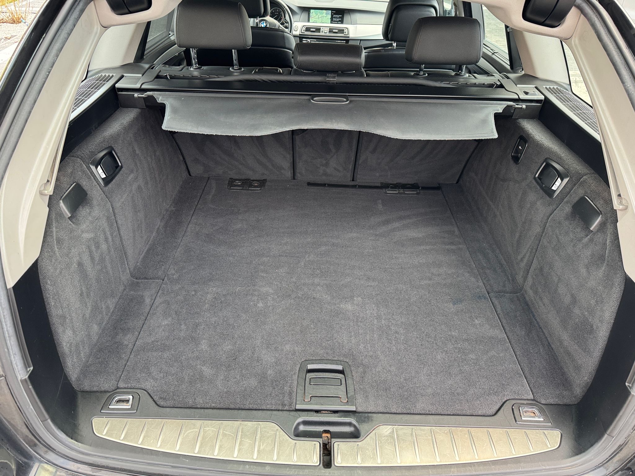 mauto BMW 520D F11 czarny manual 184KM