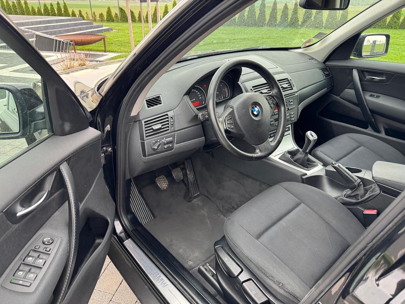 mauto BMW X3 czarna 177KM