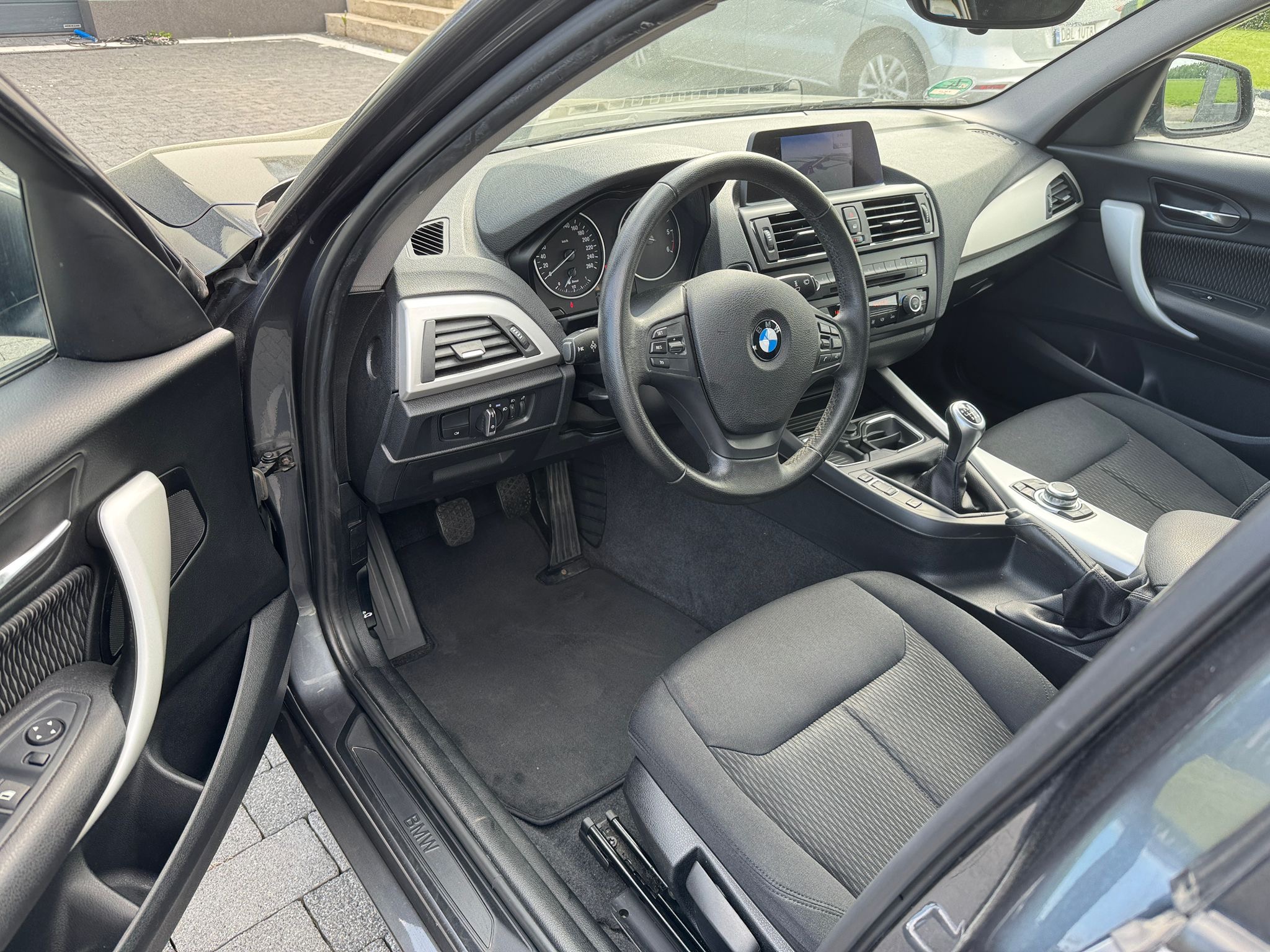 mauto BMW 118D szara 143KM