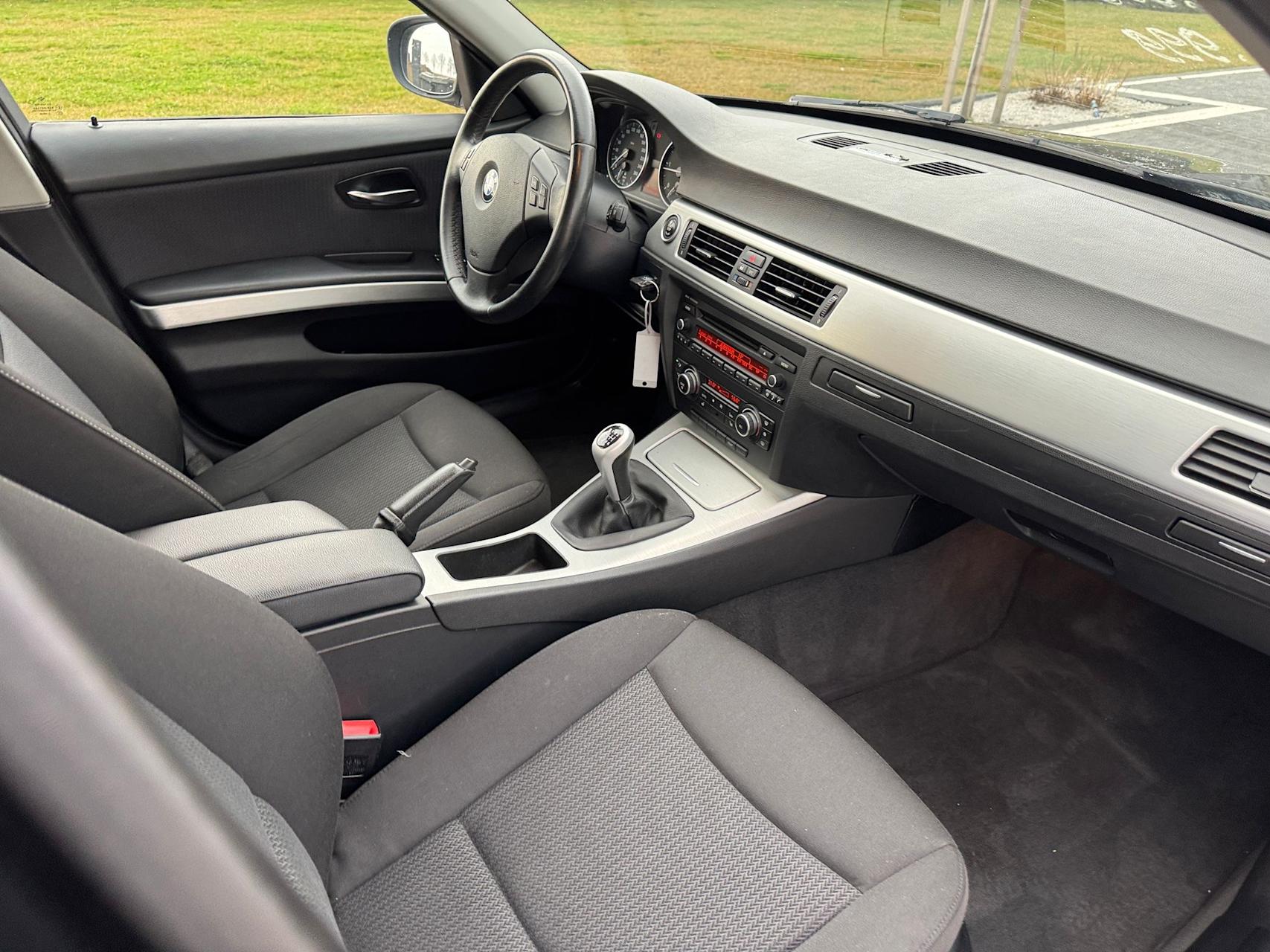 mauto BMW 318D sedan 280TKM 143KM