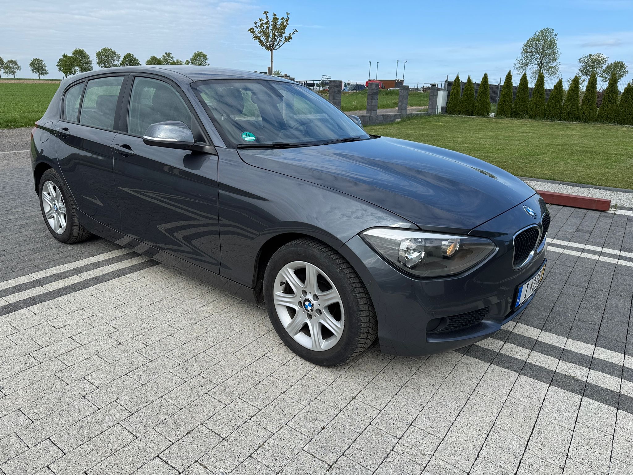 mauto BMW 118D szara 143KM