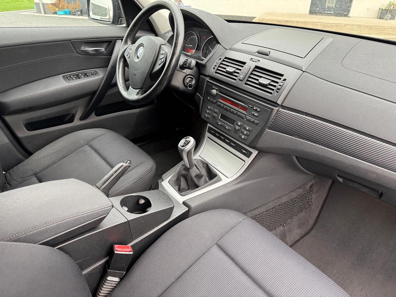 mauto BMW X3 czarna 177KM