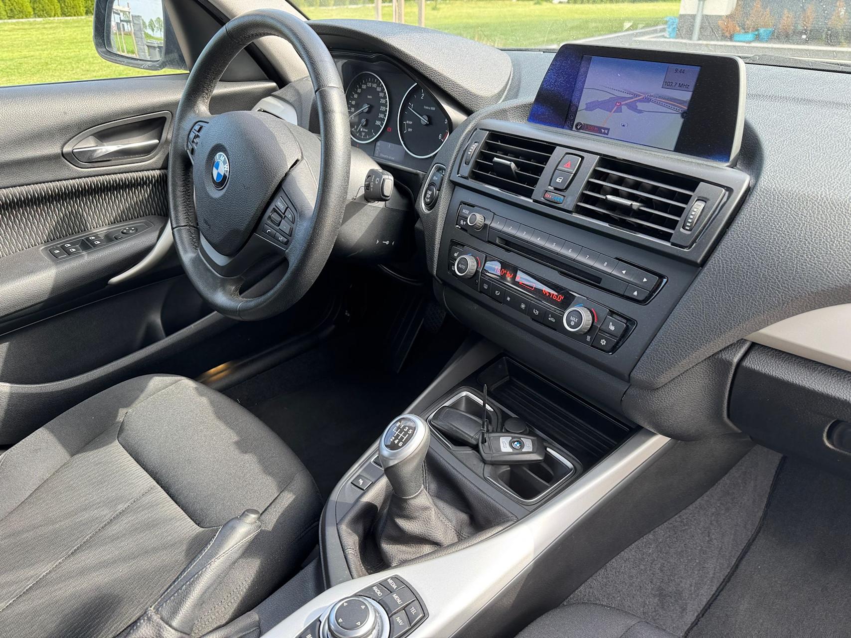 mauto BMW 118D szara 143KM