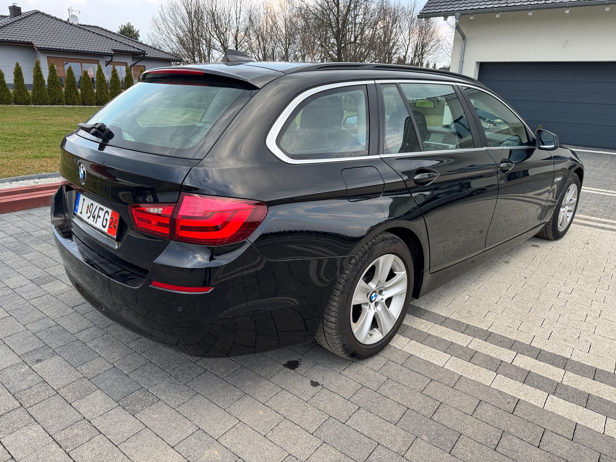 mauto BMW 520D F11 czarny manual 184KM