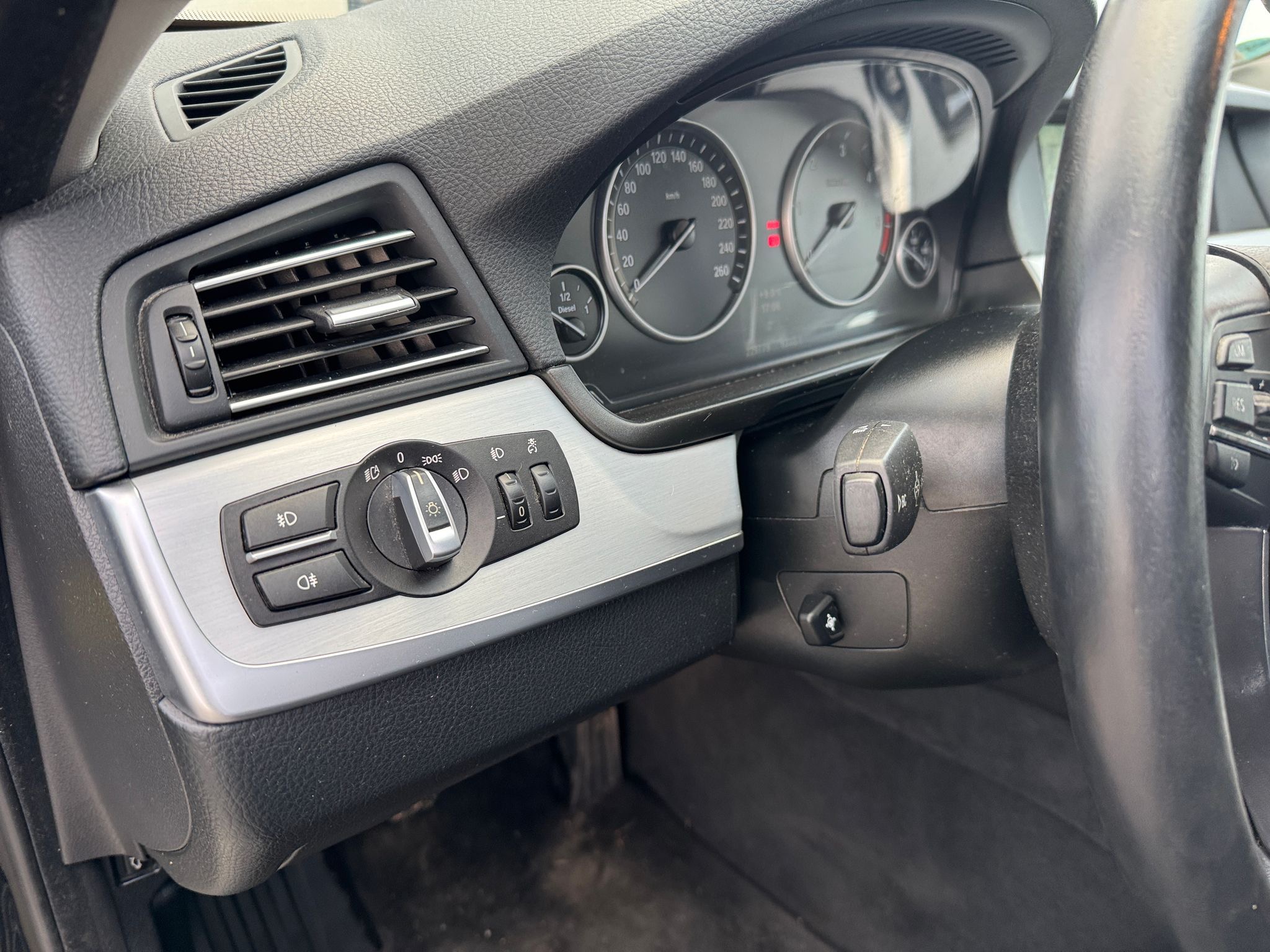 mauto BMW 520D F11 czarny manual 184KM