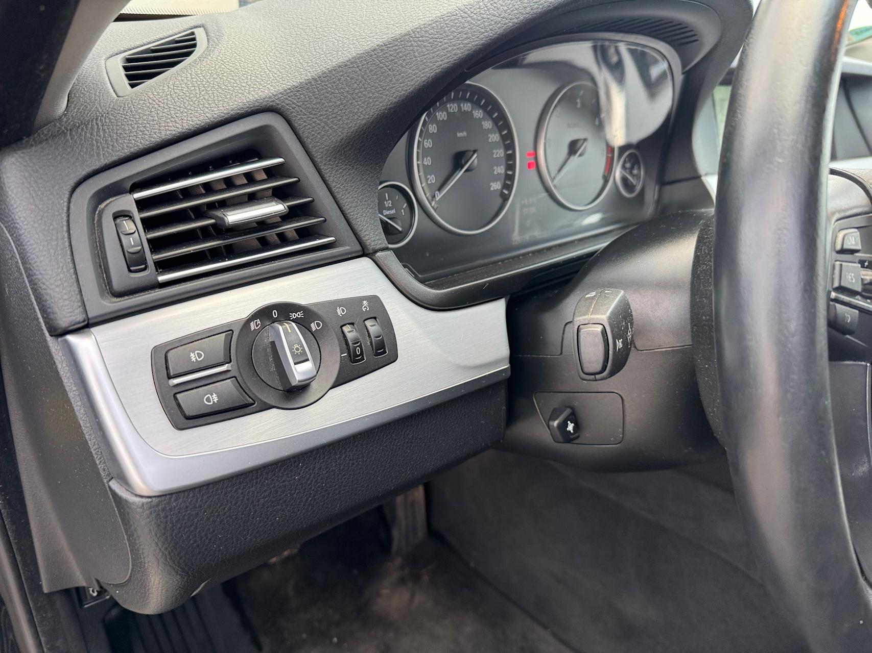 mauto BMW 520D F11 czarny manual 184KM