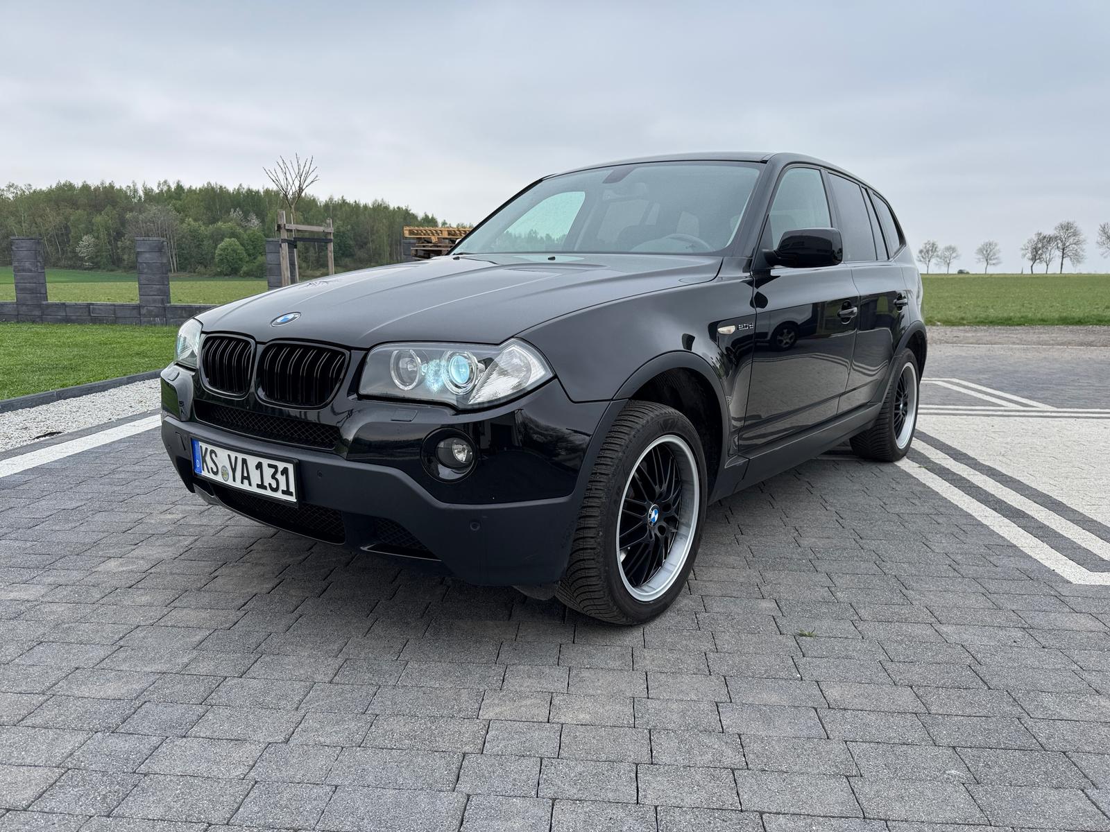 mauto BMW X3 czarna 177KM