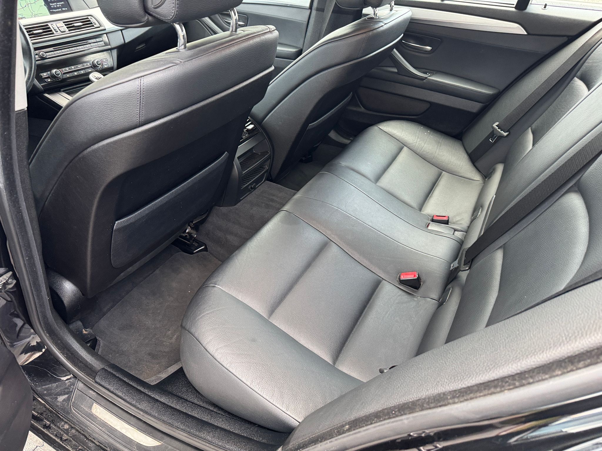 mauto BMW 520D F11 czarny manual 184KM