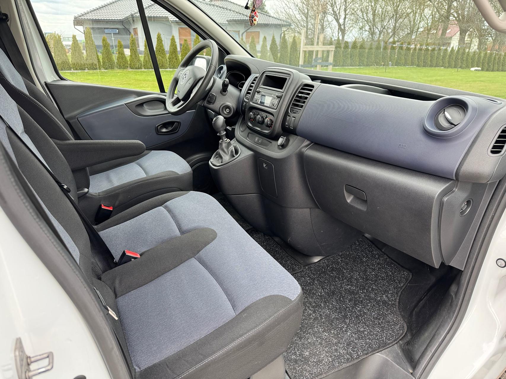 mauto Opel VIVARO 9 osób 2x klima ! 95KM