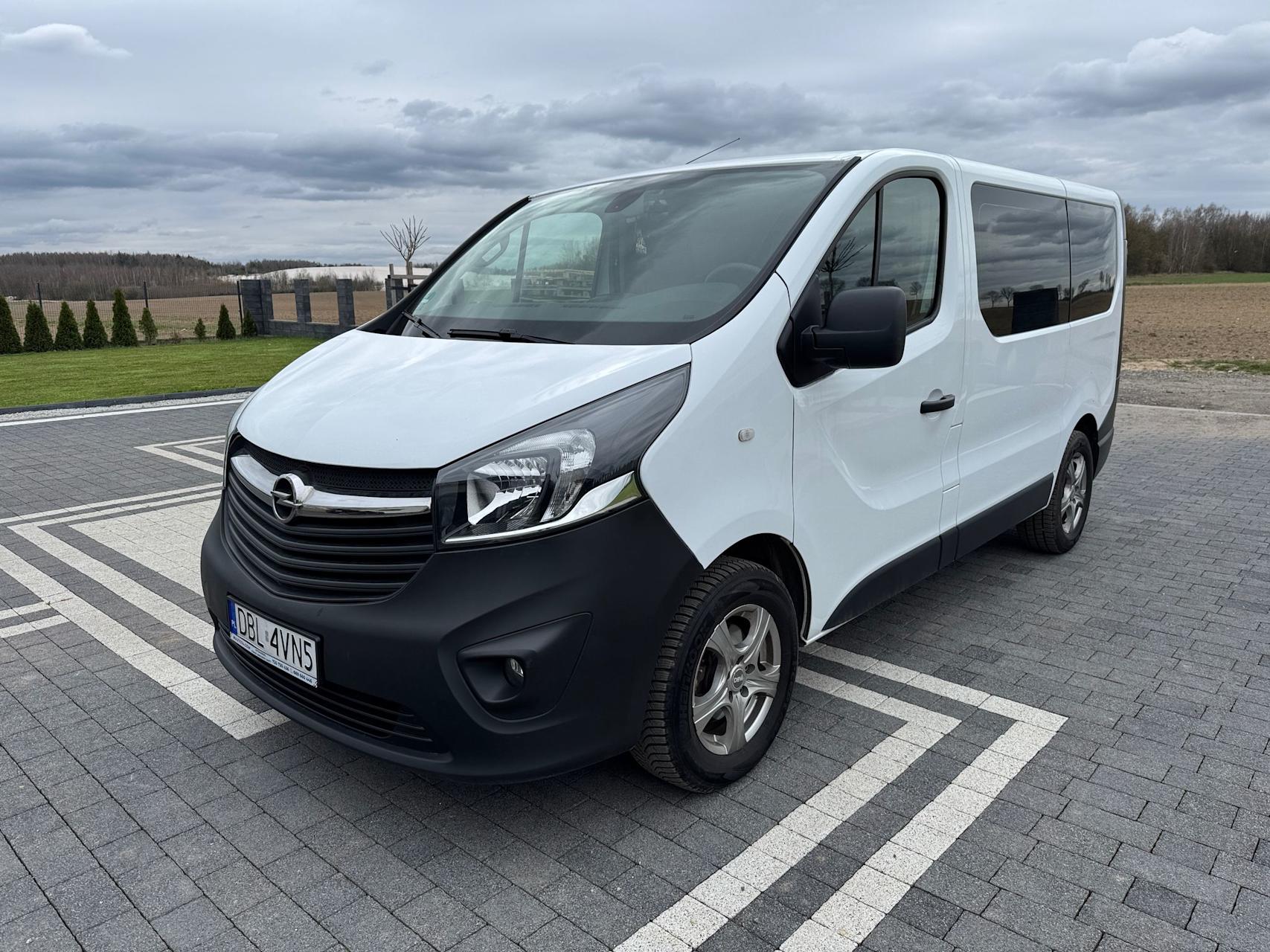 mauto Opel VIVARO 9 osób 2x klima ! 95KM