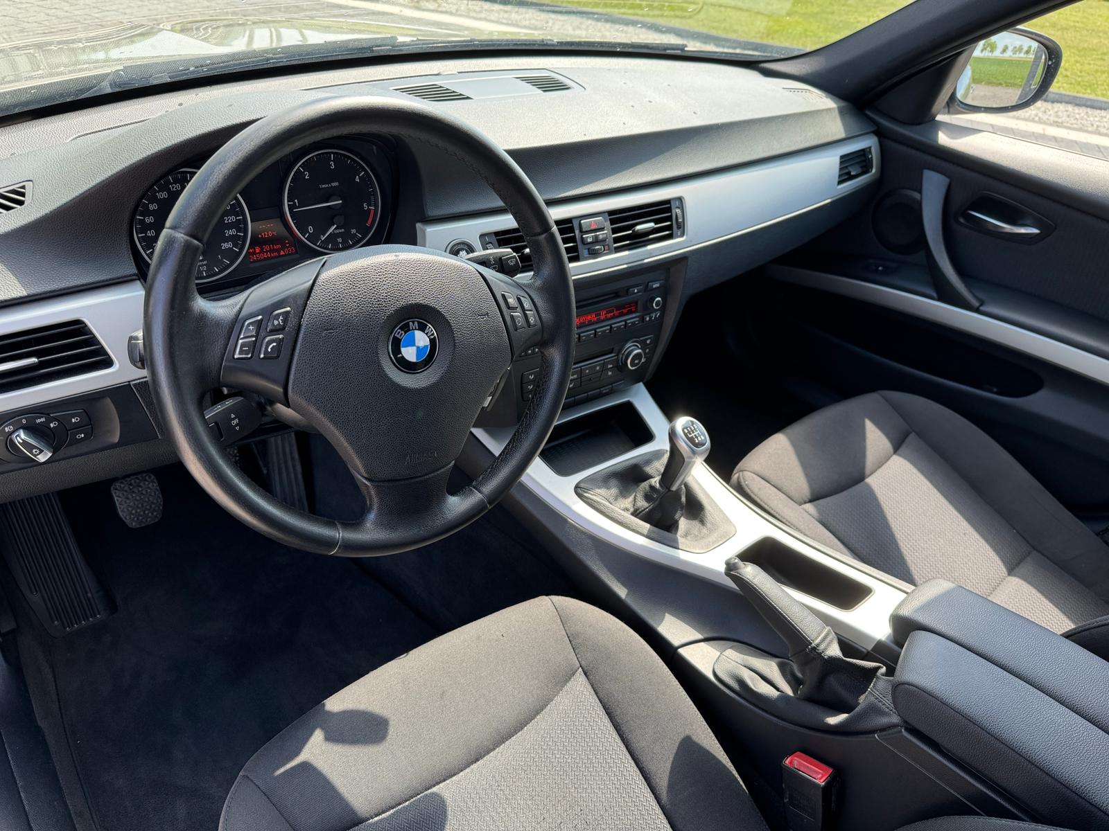 mauto BMW 318D Touring złota 143KM