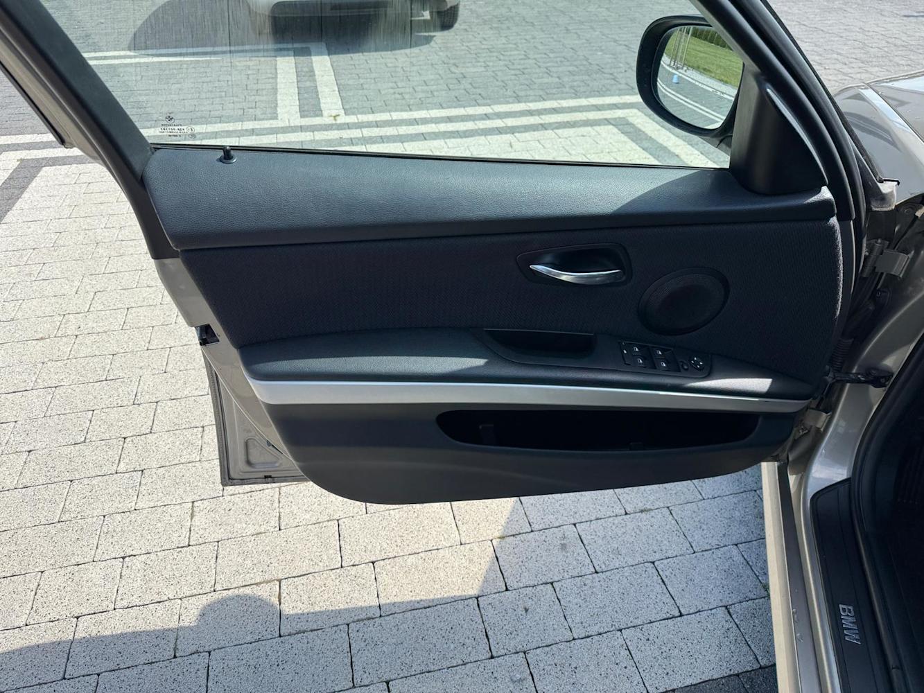 mauto BMW 318D Touring złota 143KM