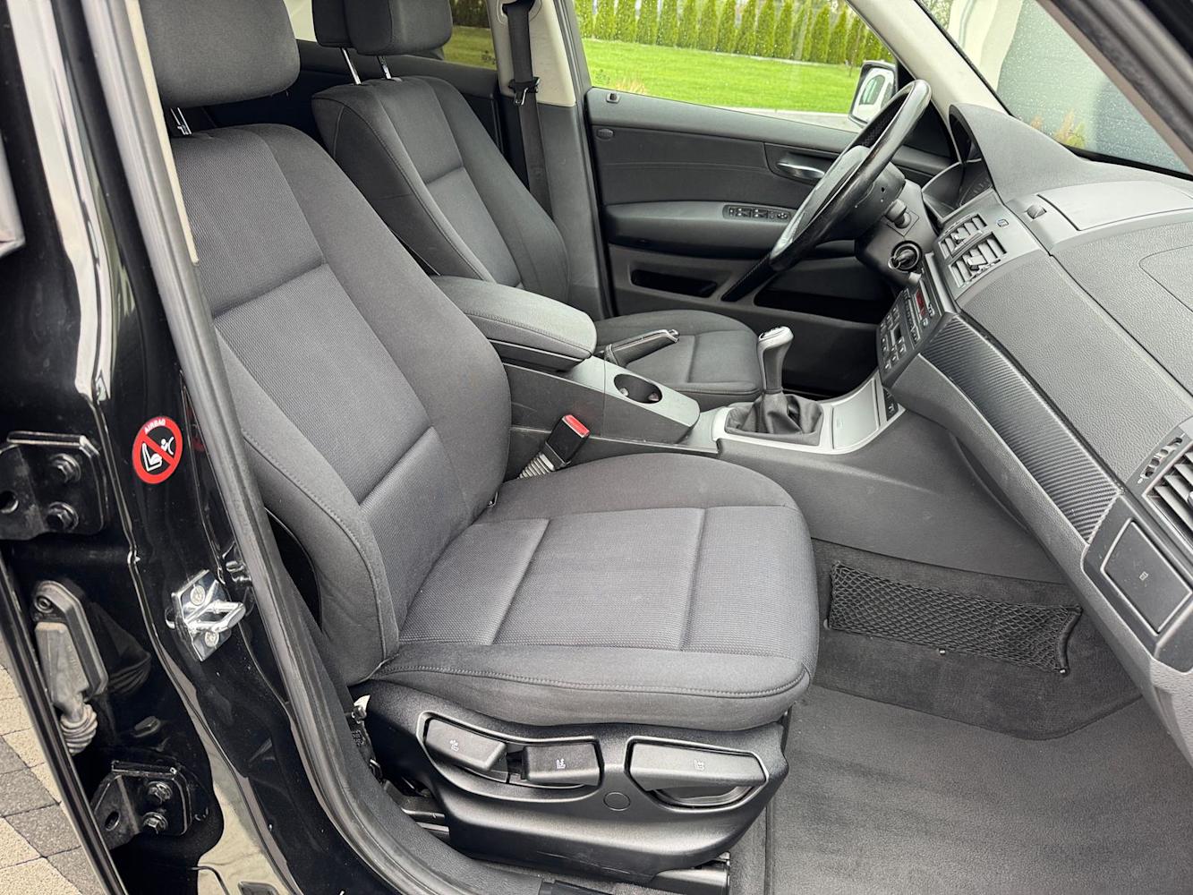 mauto BMW X3 czarna 177KM