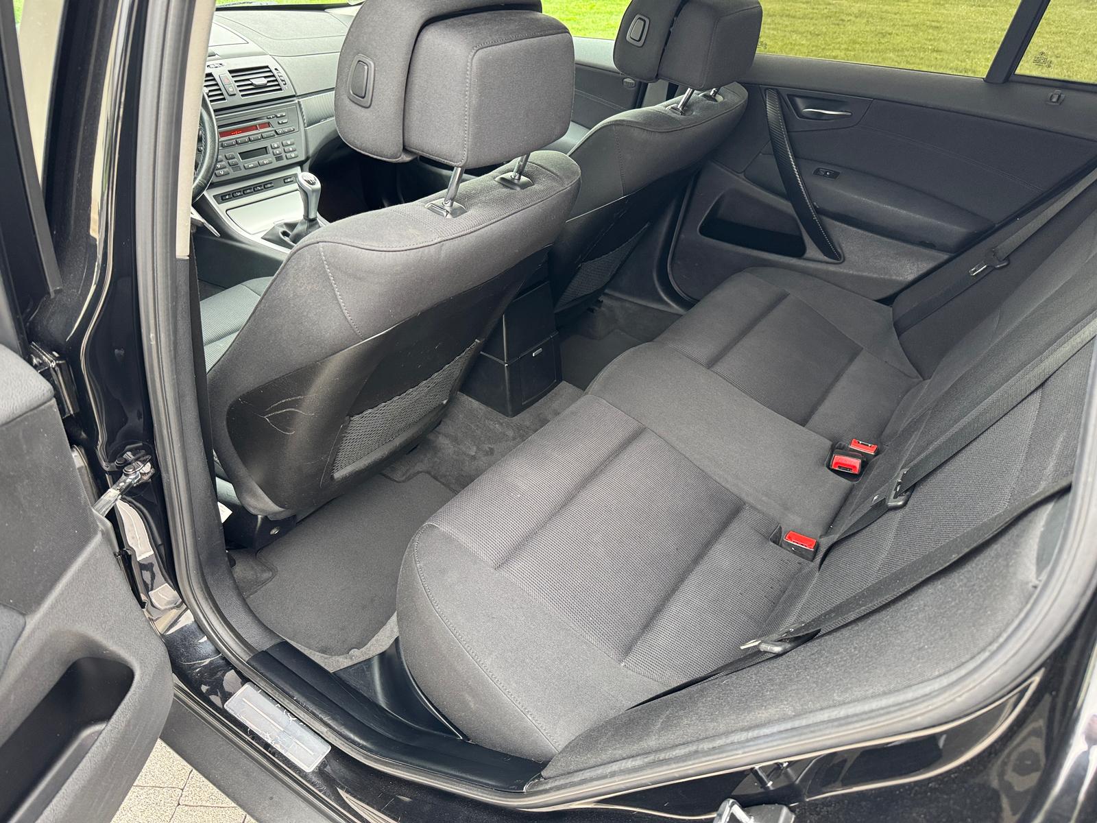 mauto BMW X3 czarna 177KM