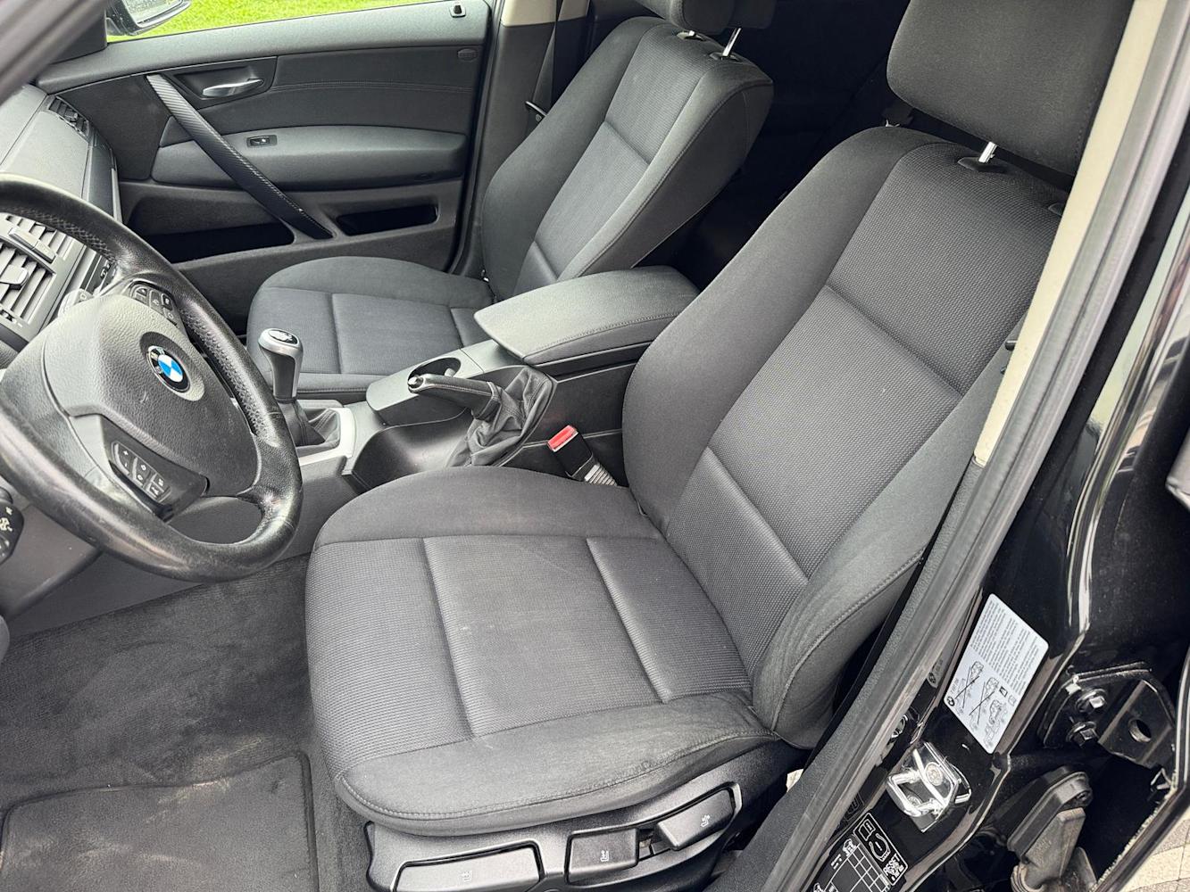 mauto BMW X3 czarna 177KM