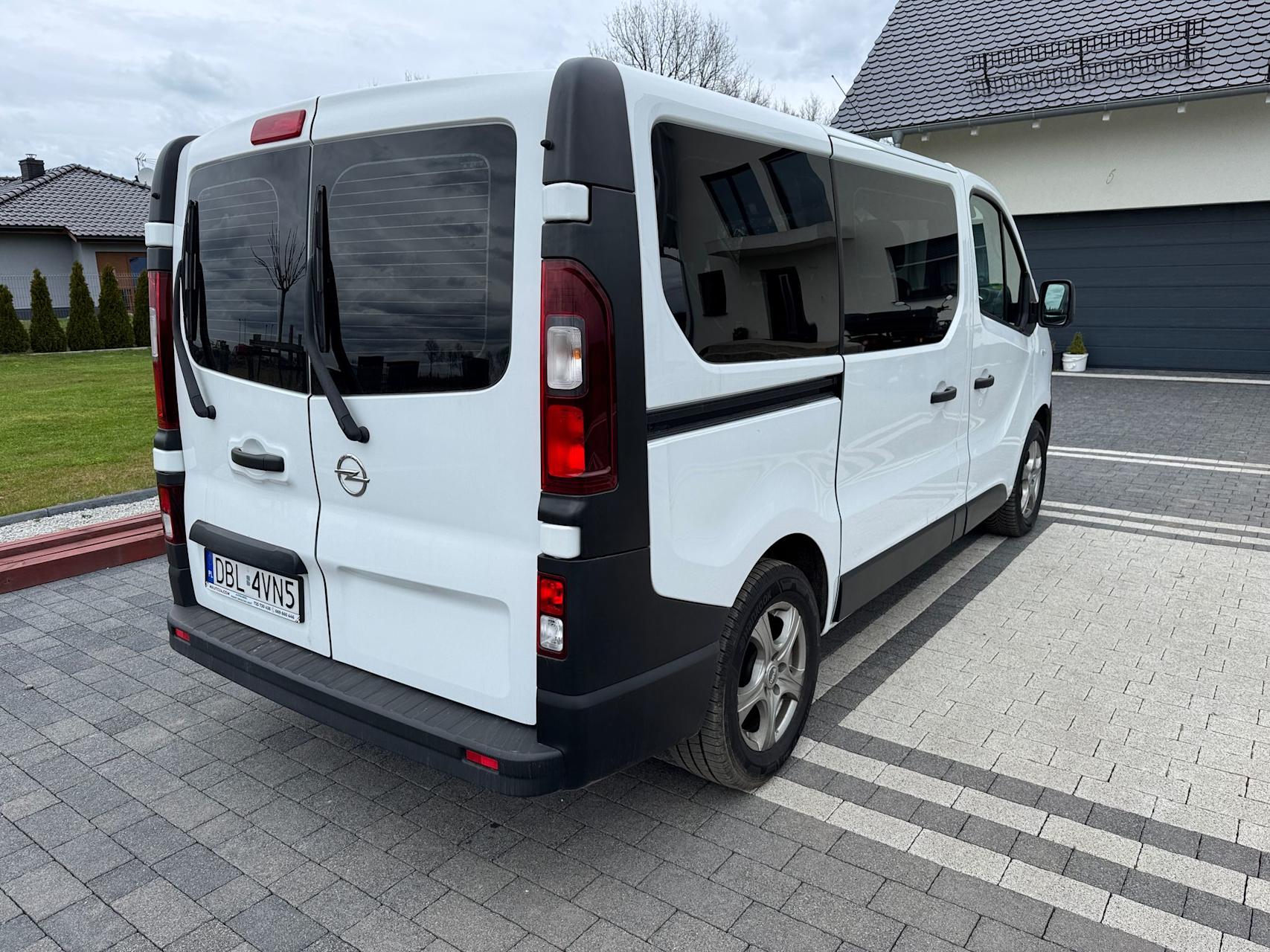 mauto Opel VIVARO 9 osób 2x klima ! 95KM
