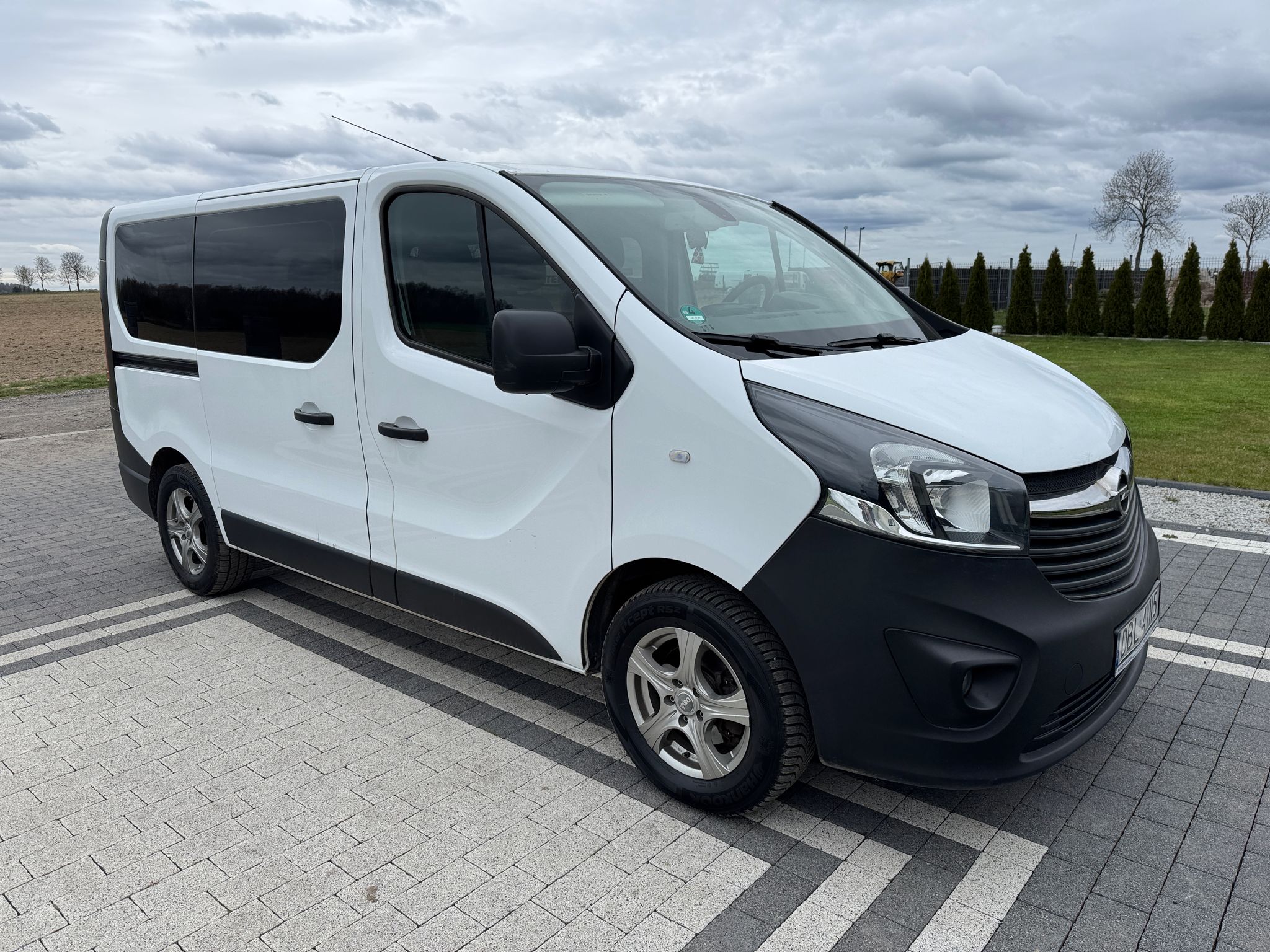 mauto Opel VIVARO 9 osób 2x klima ! 95KM