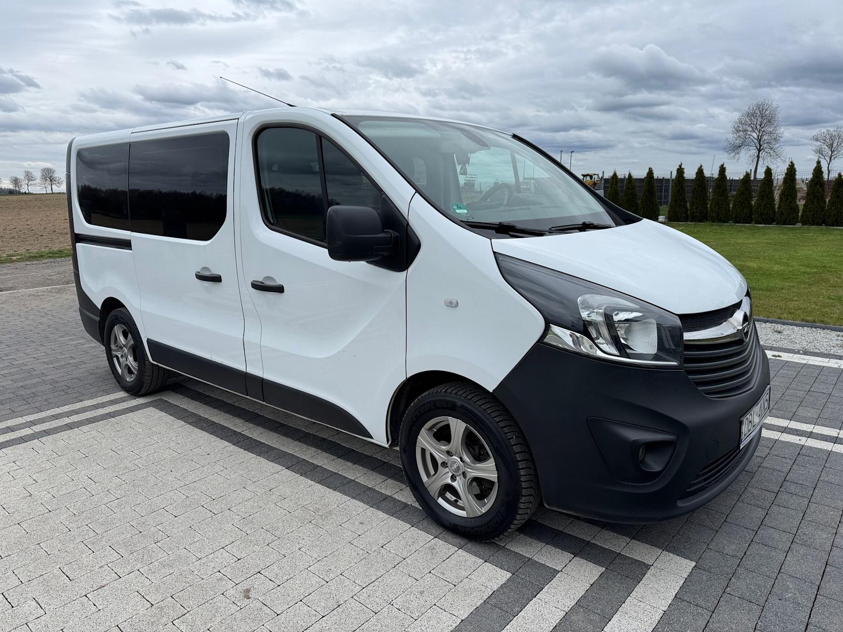 mauto Opel VIVARO 9 osób 2x klima ! 95KM