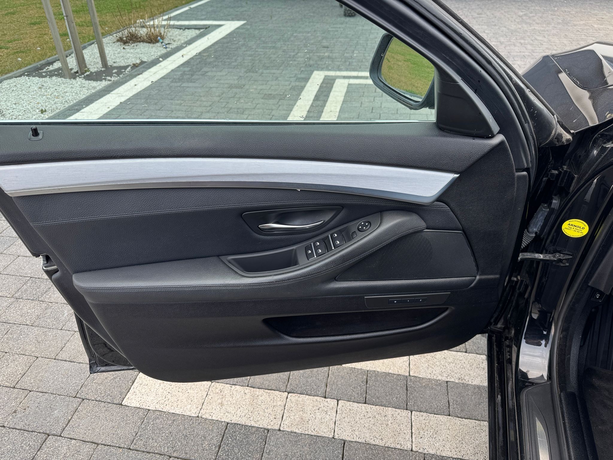 mauto BMW 520D F11 czarny manual 184KM