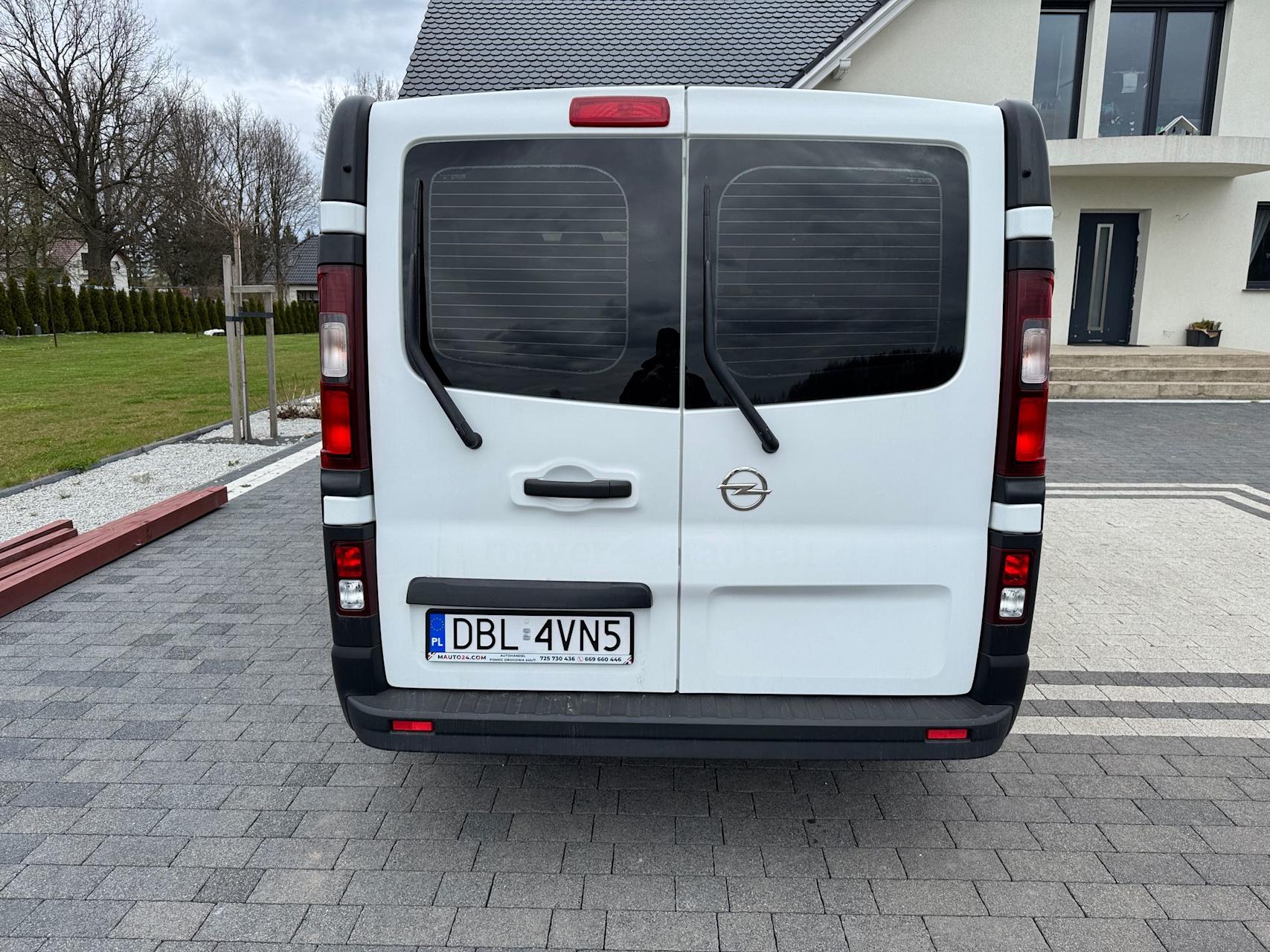 mauto Opel VIVARO 9 osób 2x klima ! 95KM