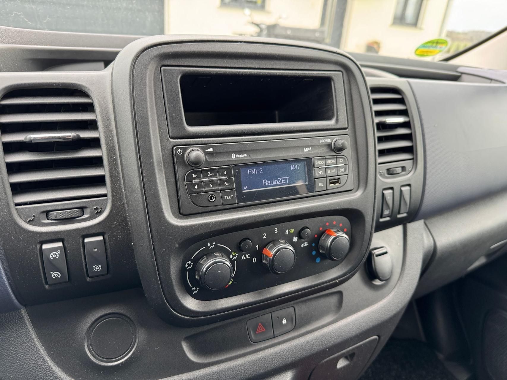 mauto Opel VIVARO 9 osób 2x klima ! 95KM