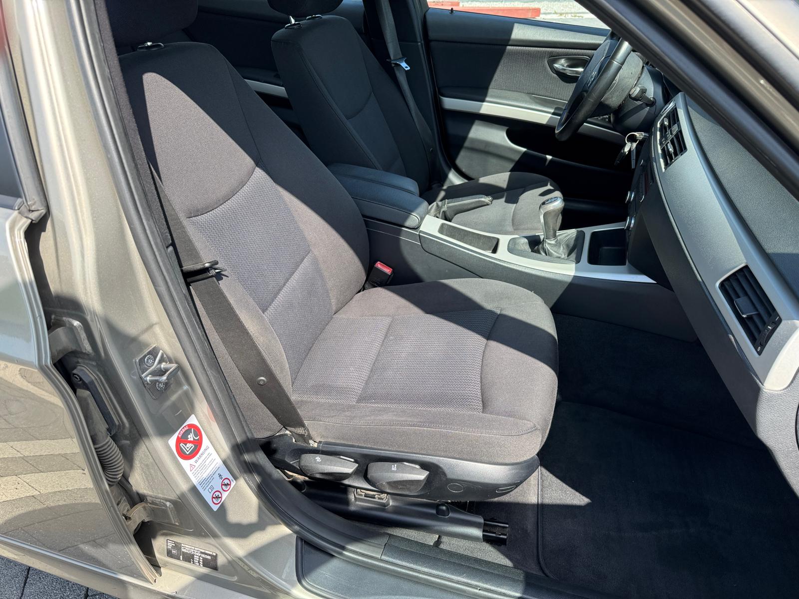 mauto BMW 318D Touring złota 143KM