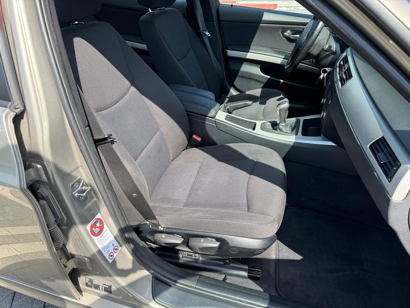 mauto BMW 318D Touring złota 143KM