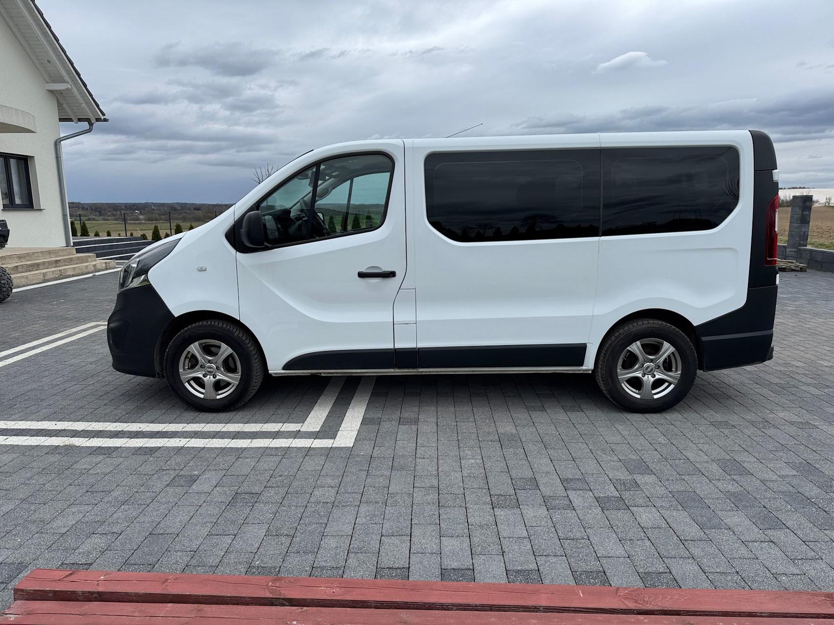 mauto Opel VIVARO 9 osób 2x klima ! 95KM