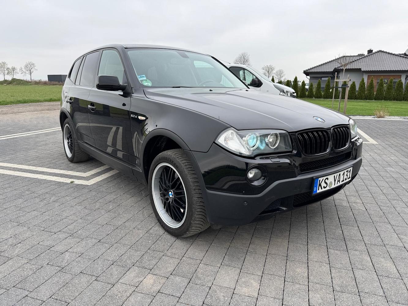 mauto BMW X3 czarna 177KM