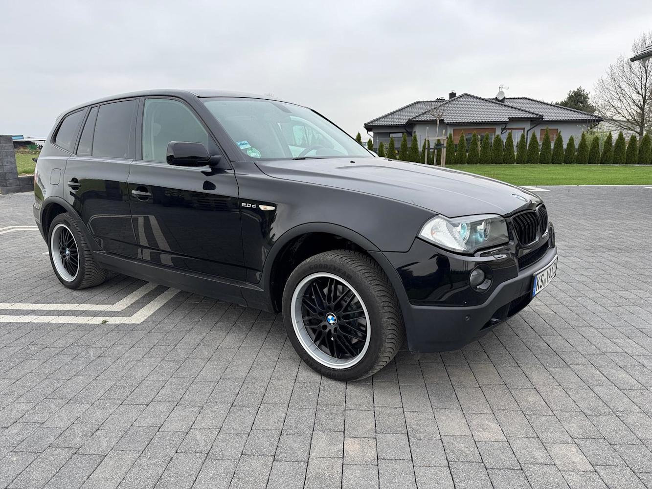 mauto BMW X3 czarna 177KM