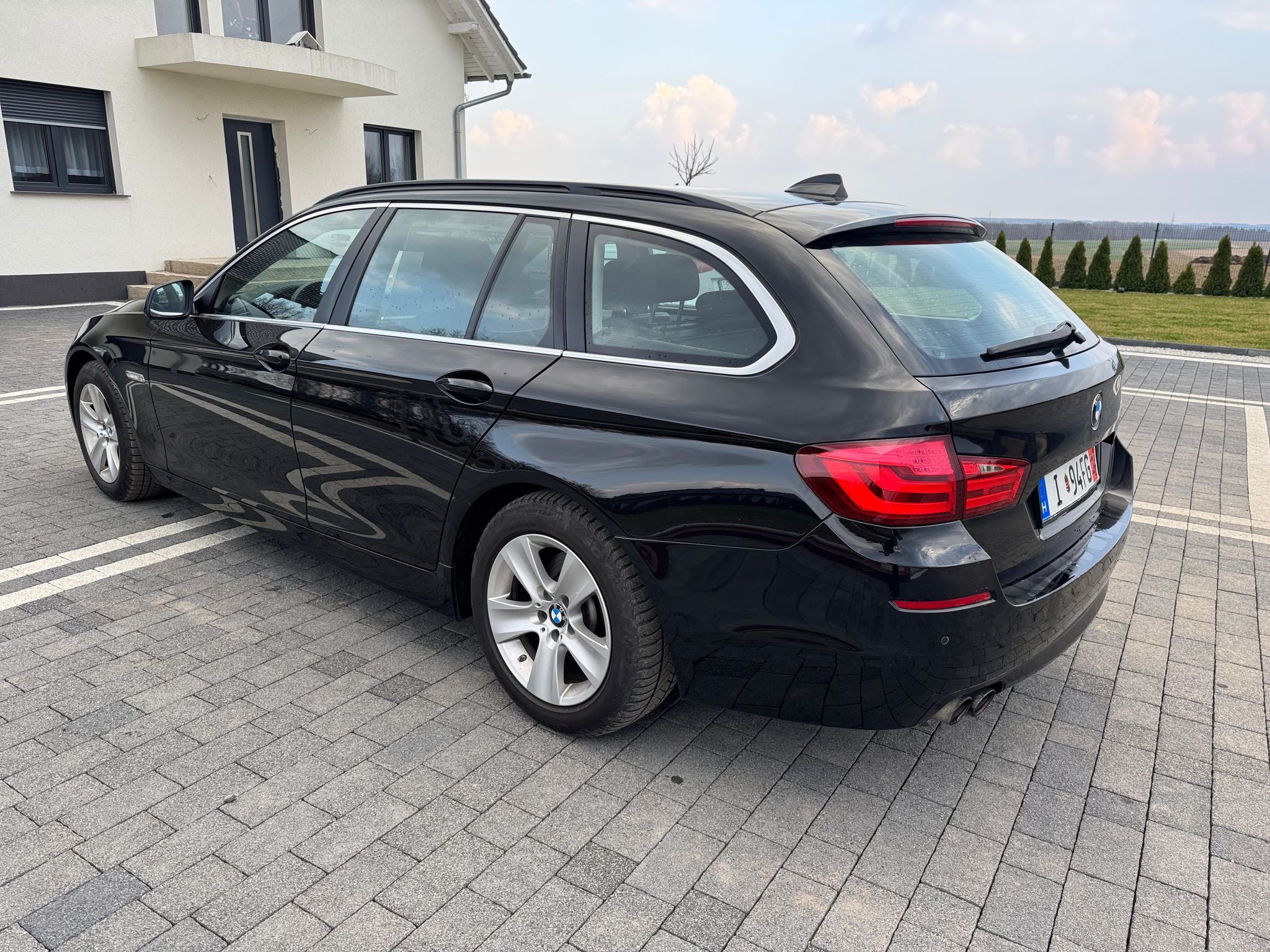 mauto BMW 520D F11 czarny manual 184KM