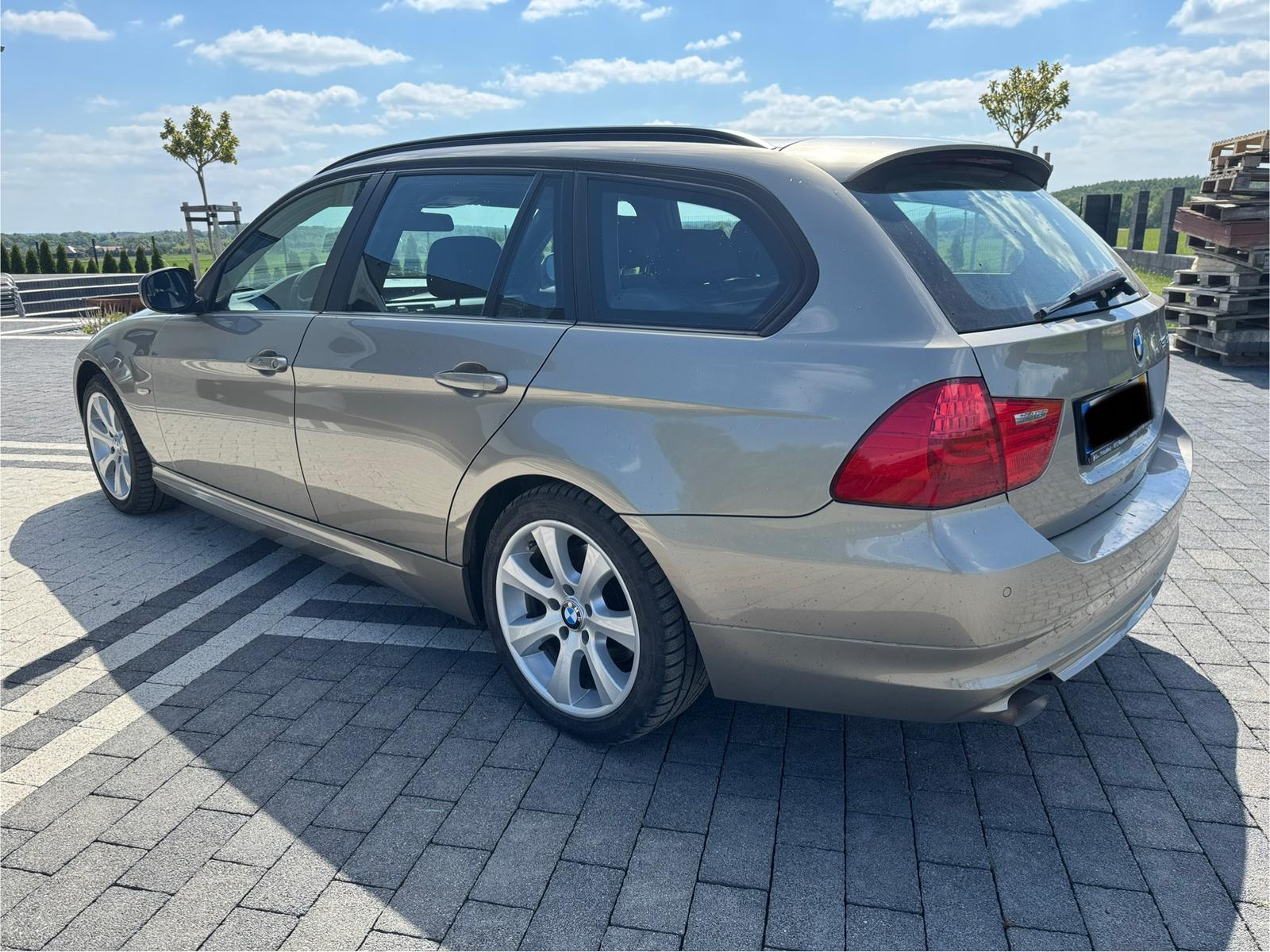 mauto BMW 318D Touring złota 143KM