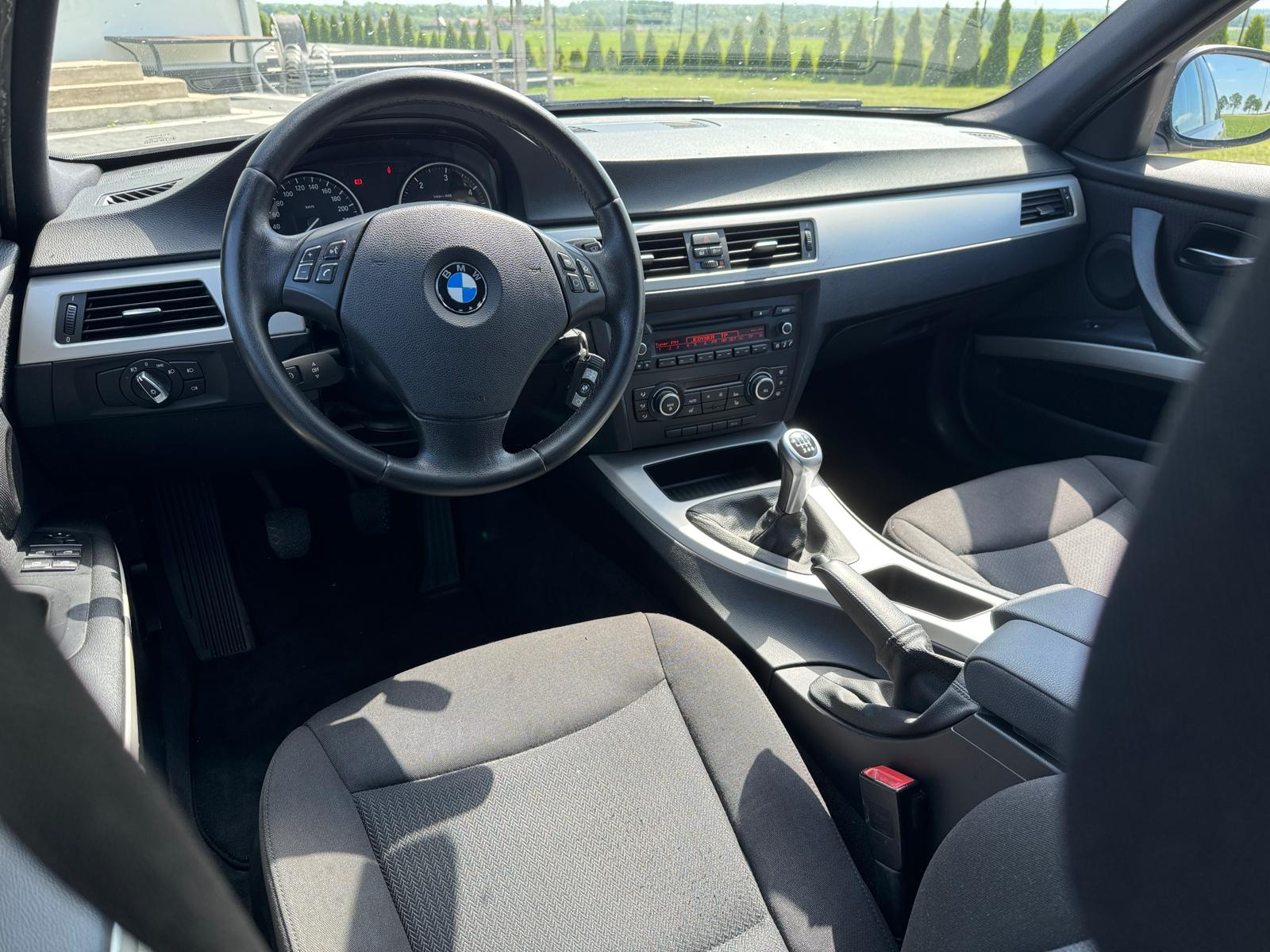 mauto BMW 318D Touring złota 143KM