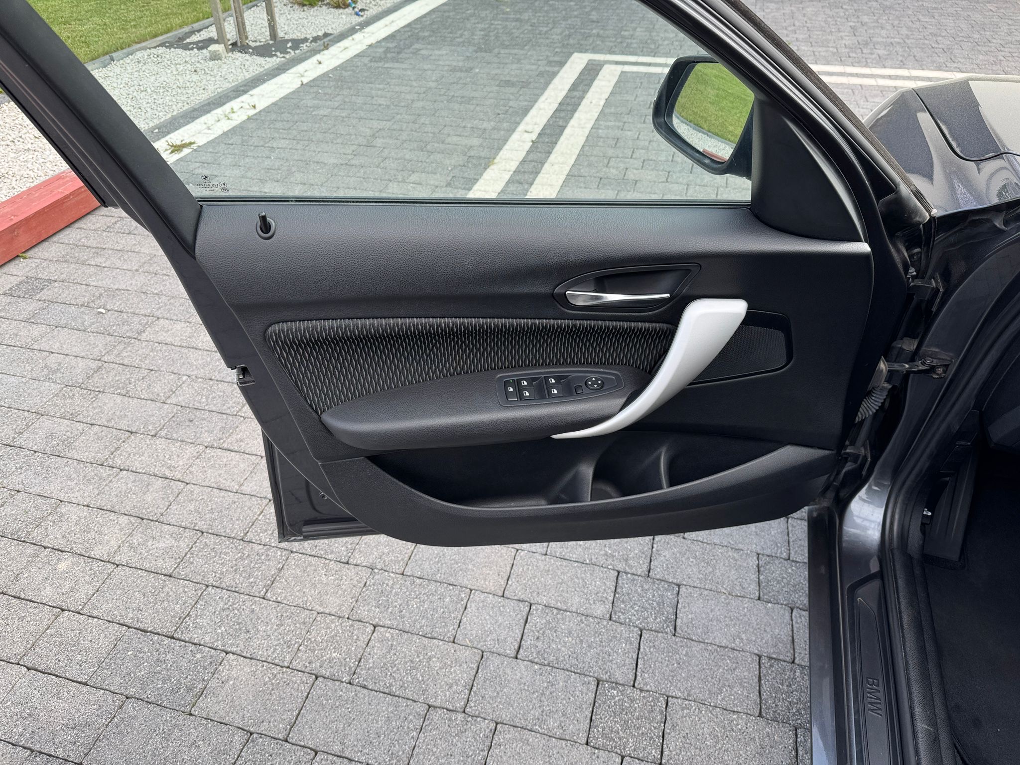 mauto BMW 118D szara 143KM