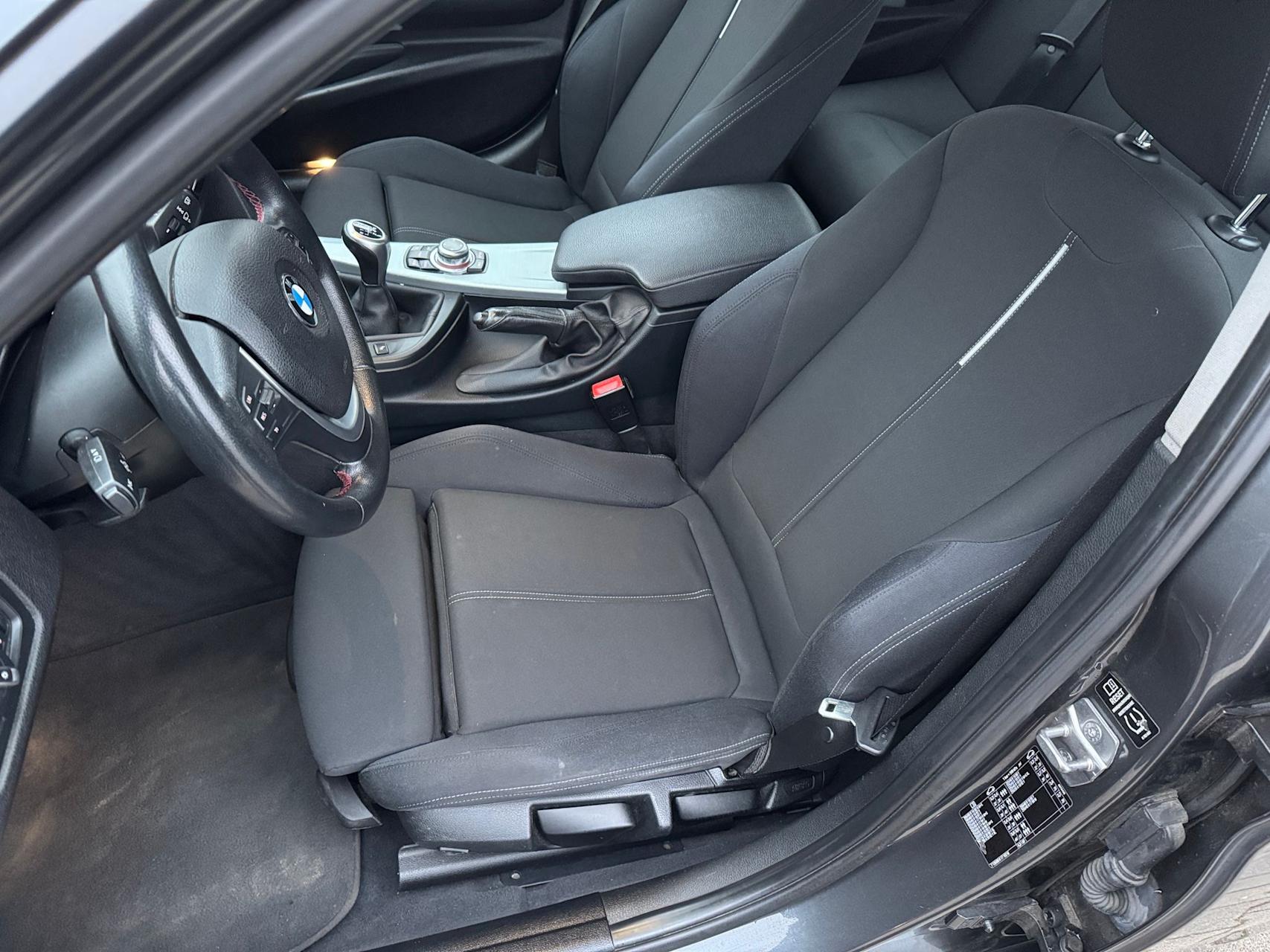 mauto BMW 318 Touring Sport-Line 143KM