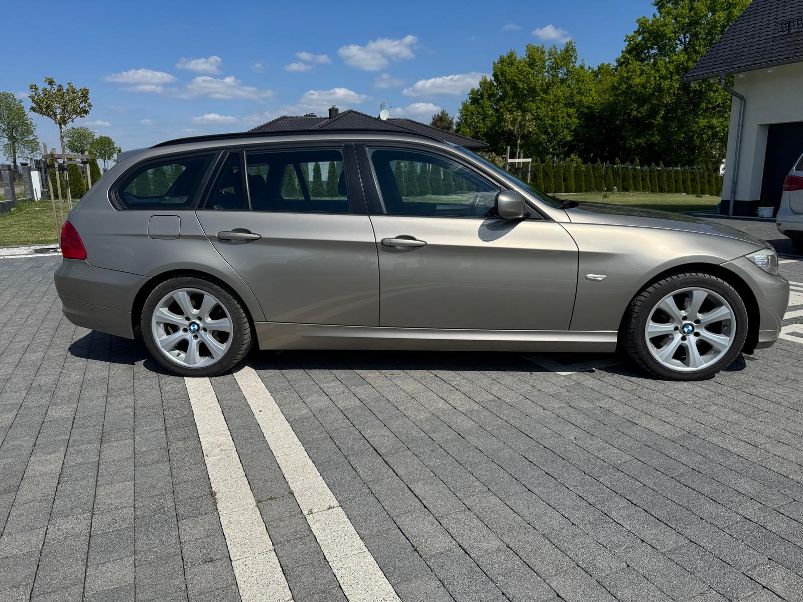 mauto BMW 318D Touring złota 143KM