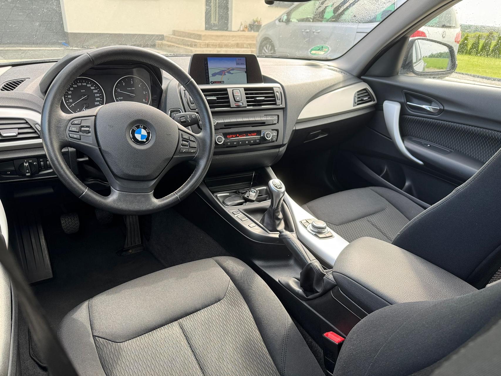 mauto BMW 118D szara 143KM