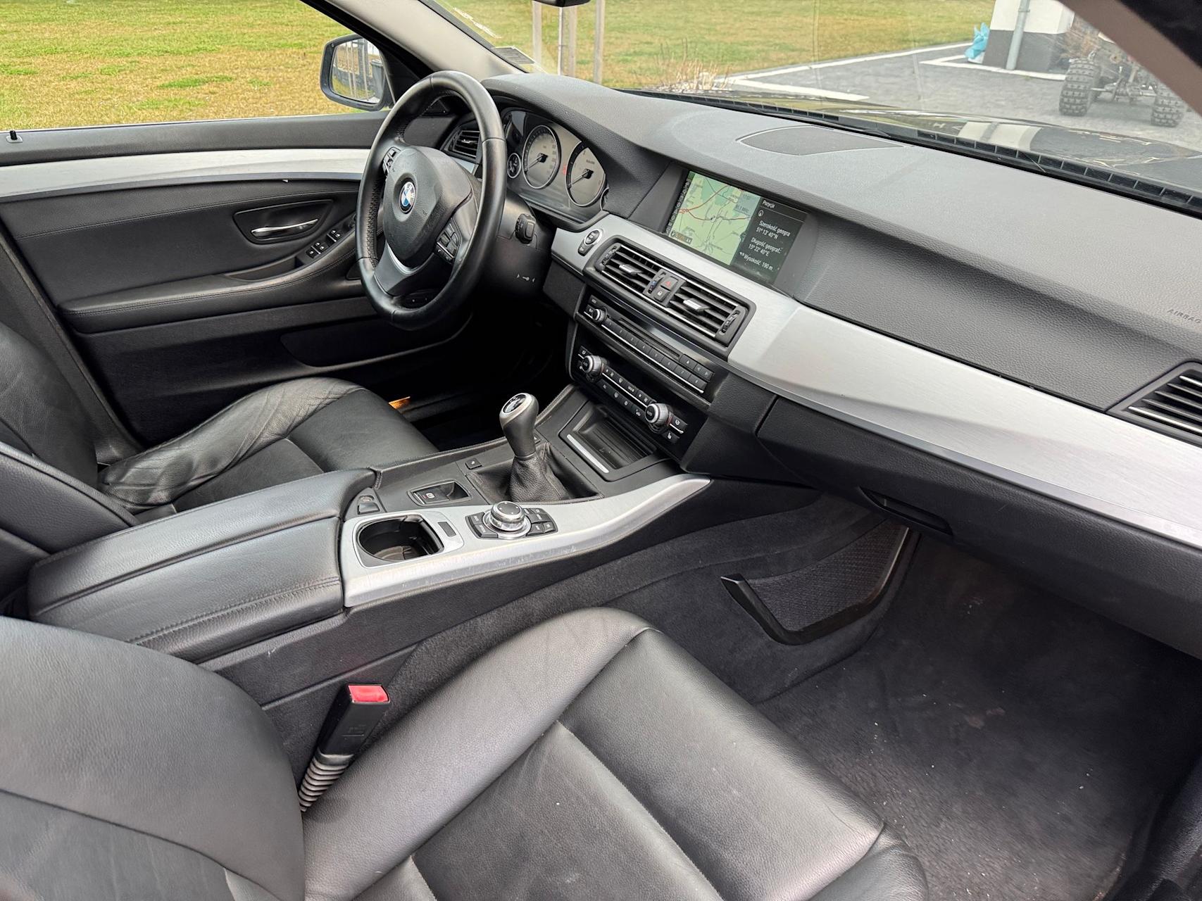 mauto BMW 520D F11 czarny manual 184KM
