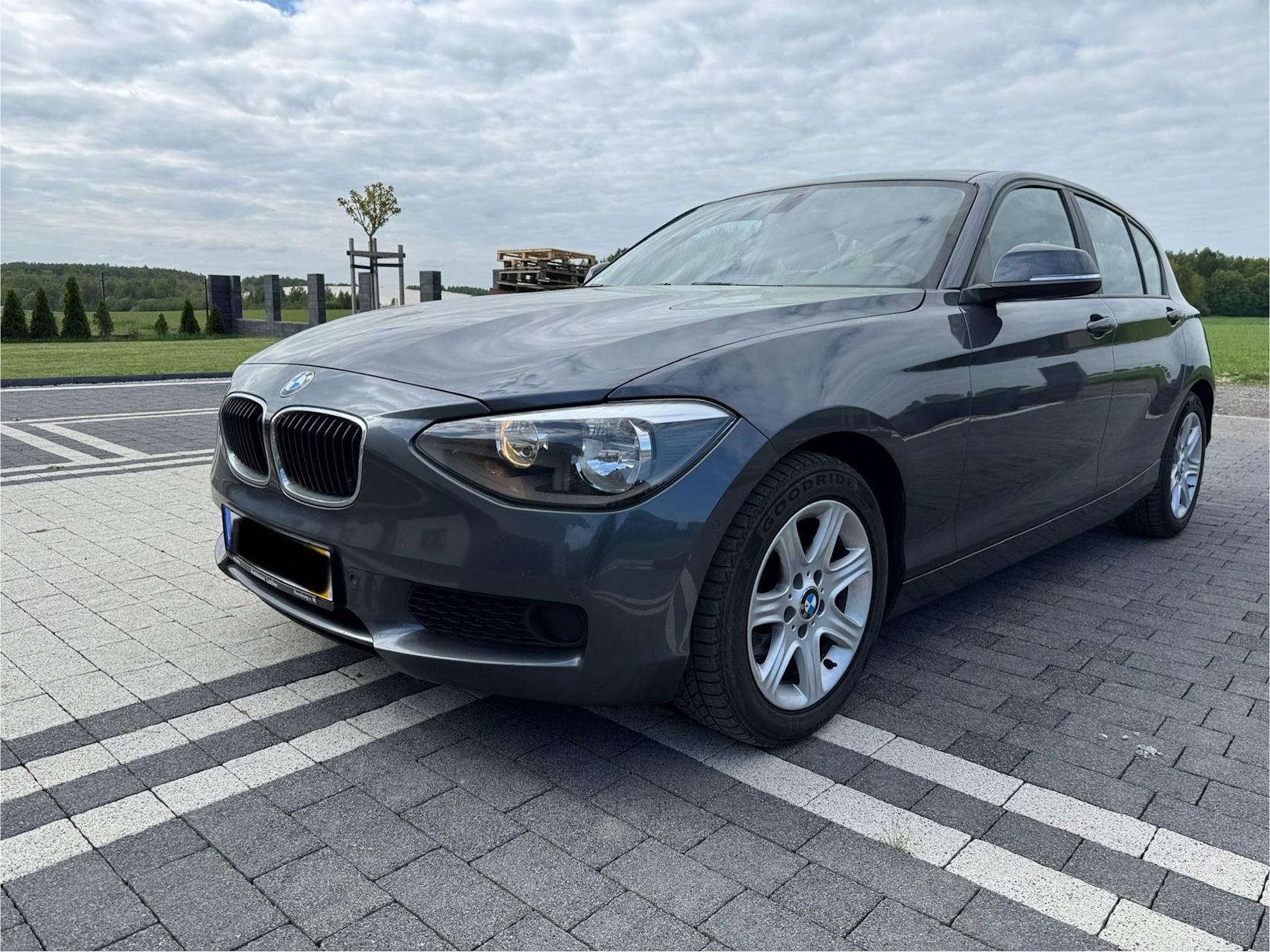 mauto BMW 118D szara 143KM