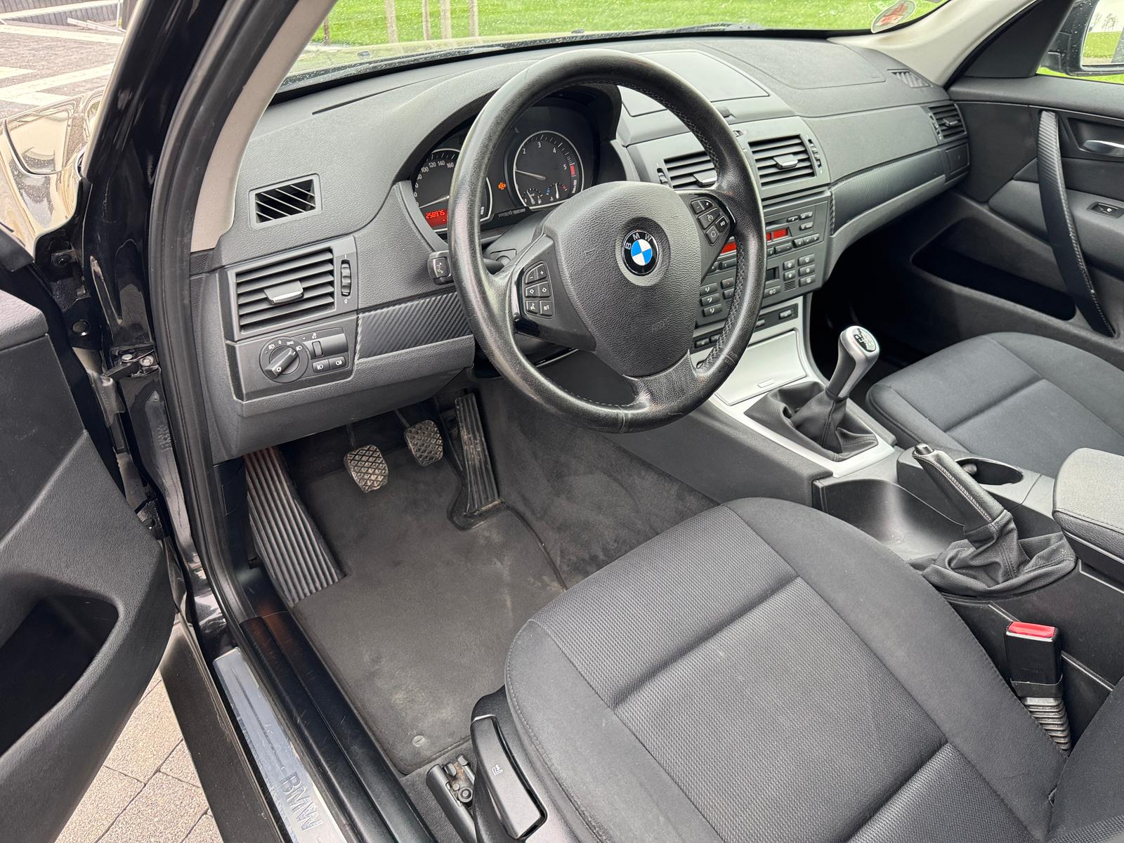 mauto BMW X3 czarna 177KM