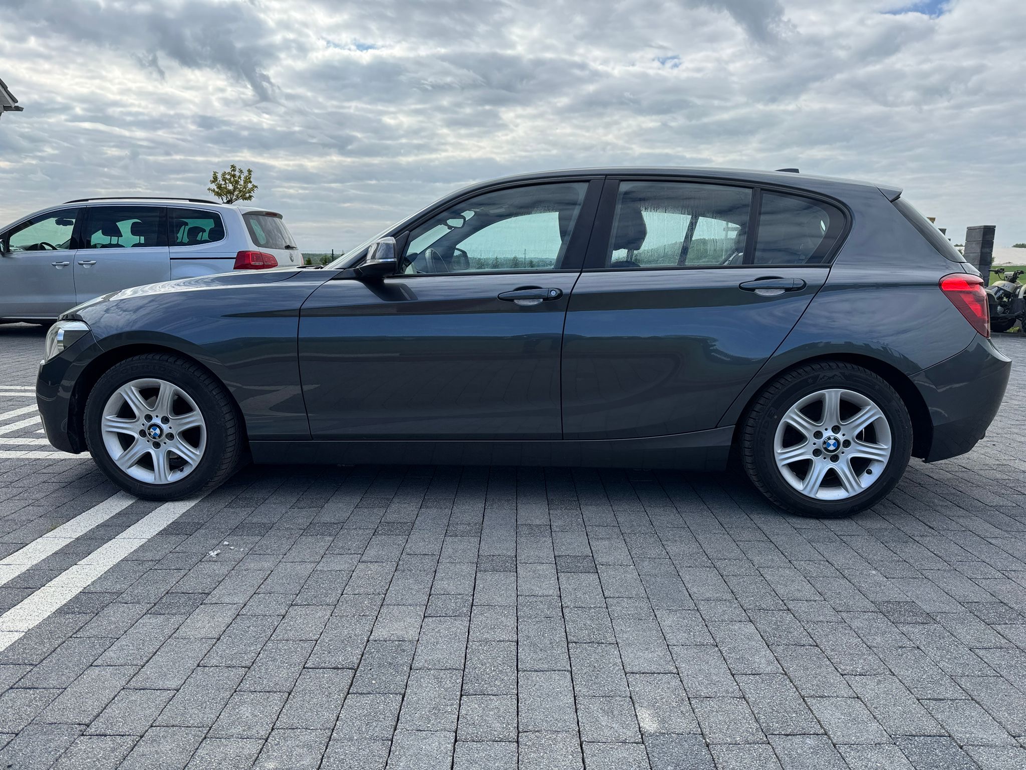 mauto BMW 118D szara 143KM
