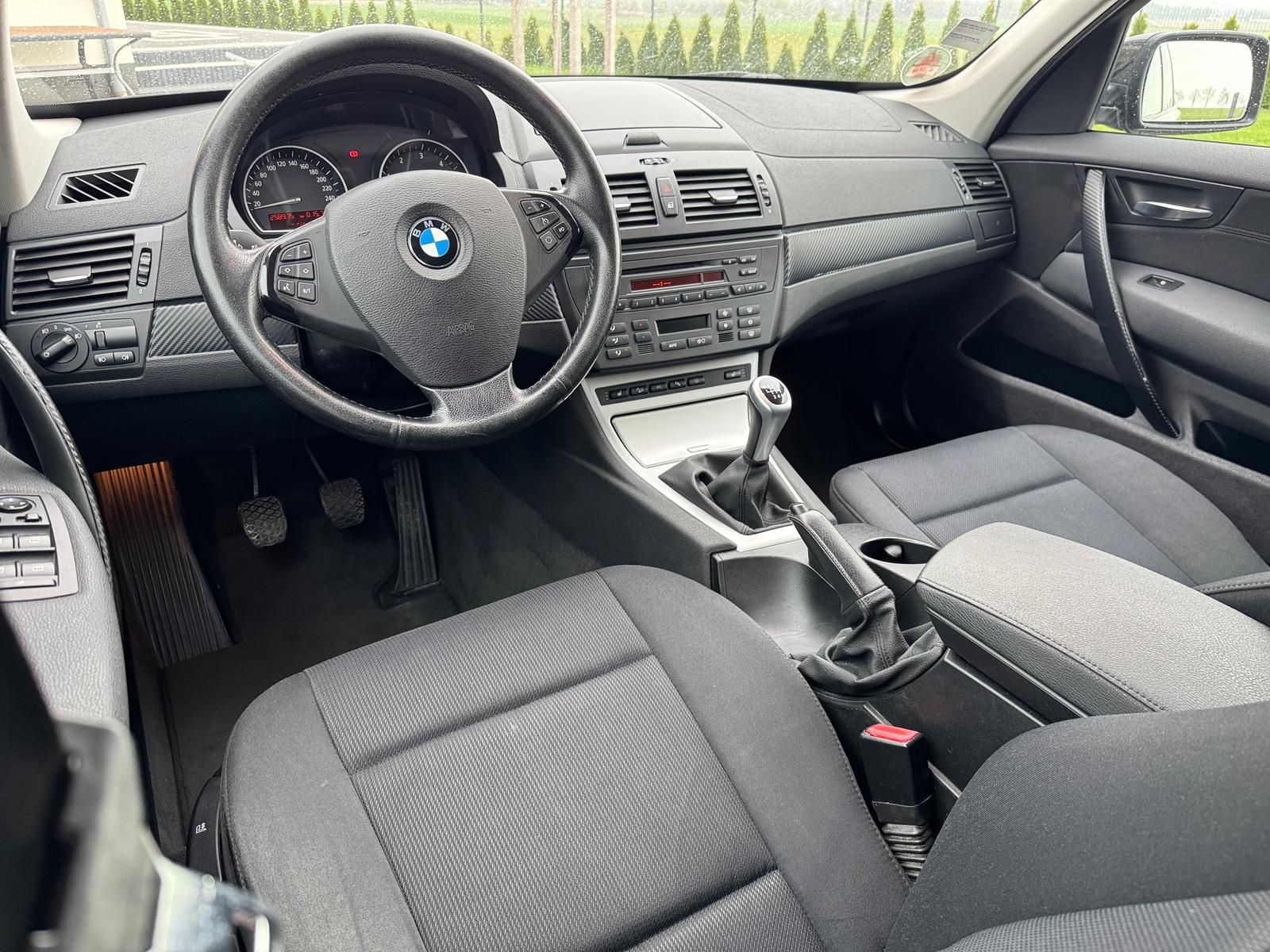mauto BMW X3 czarna 177KM