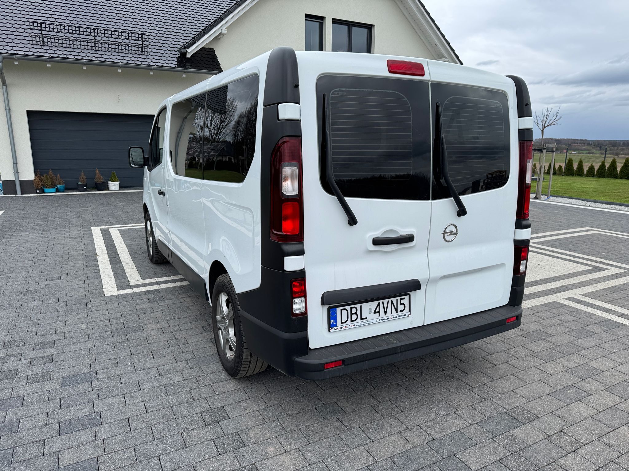 mauto Opel VIVARO 9 osób 2x klima ! 95KM