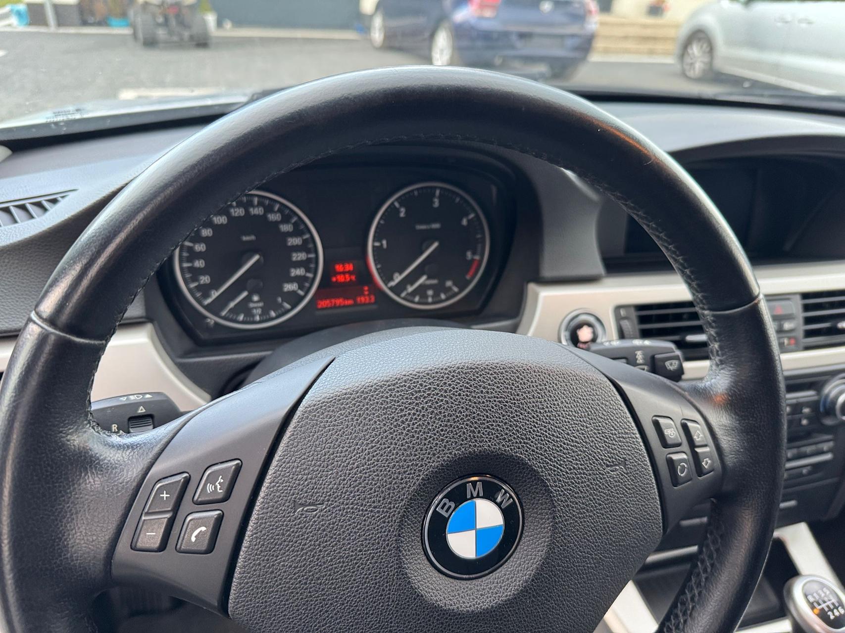 mauto BMW 318D Touring Edition Exclusive 143KM