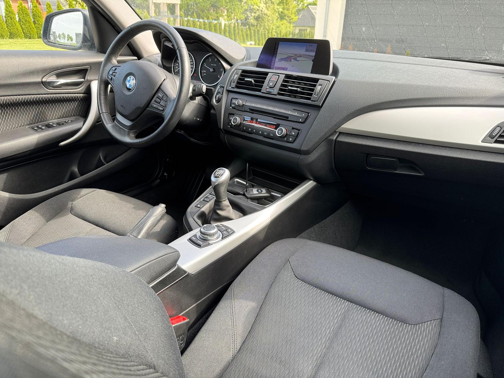 mauto BMW 118D szara 143KM