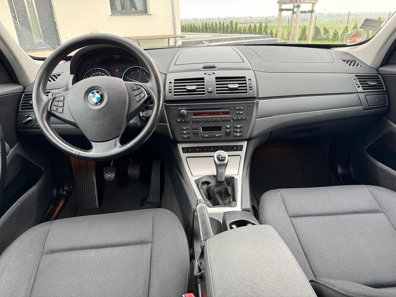 mauto BMW X3 czarna 177KM