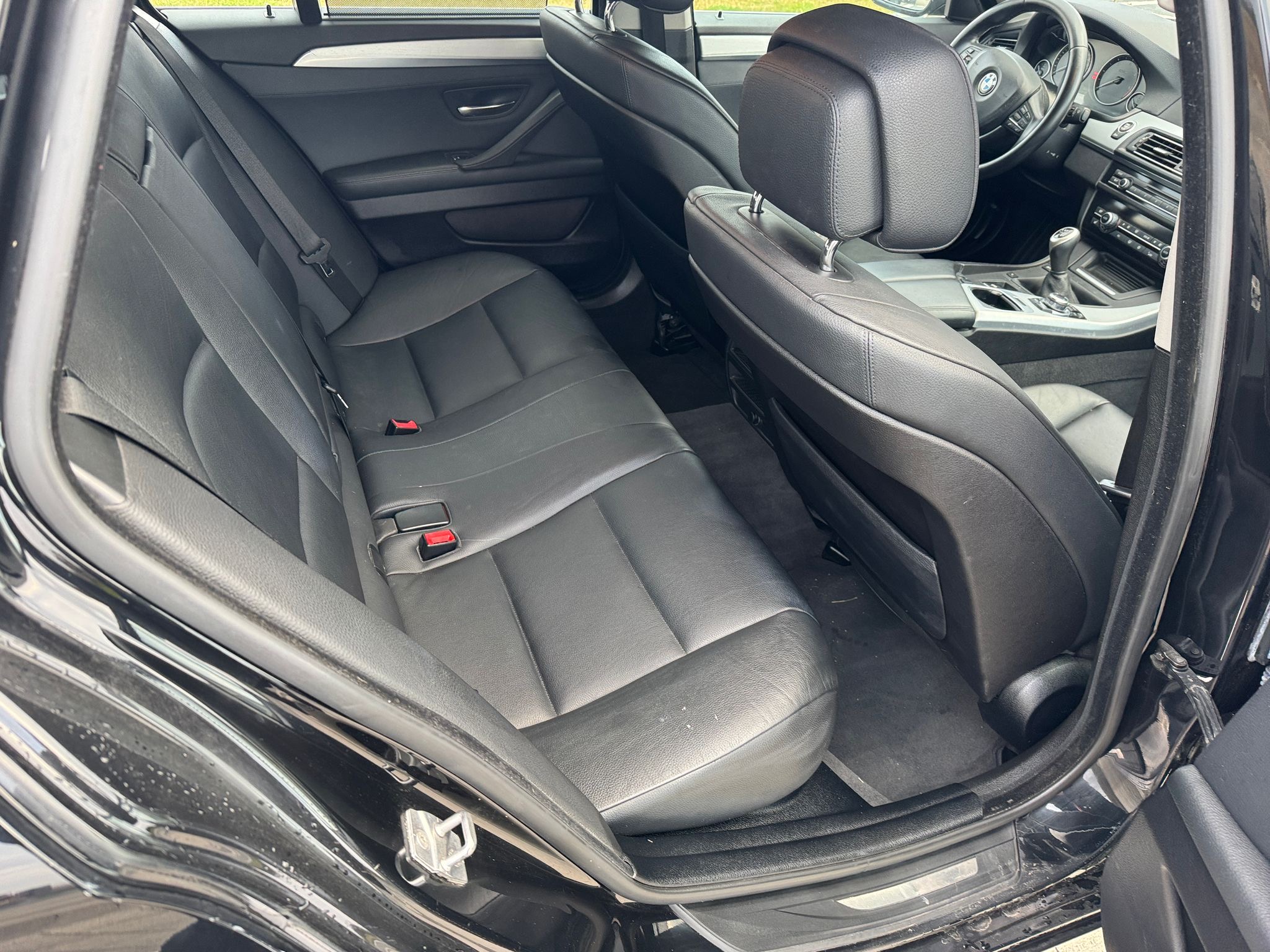 mauto BMW 520D F11 czarny manual 184KM