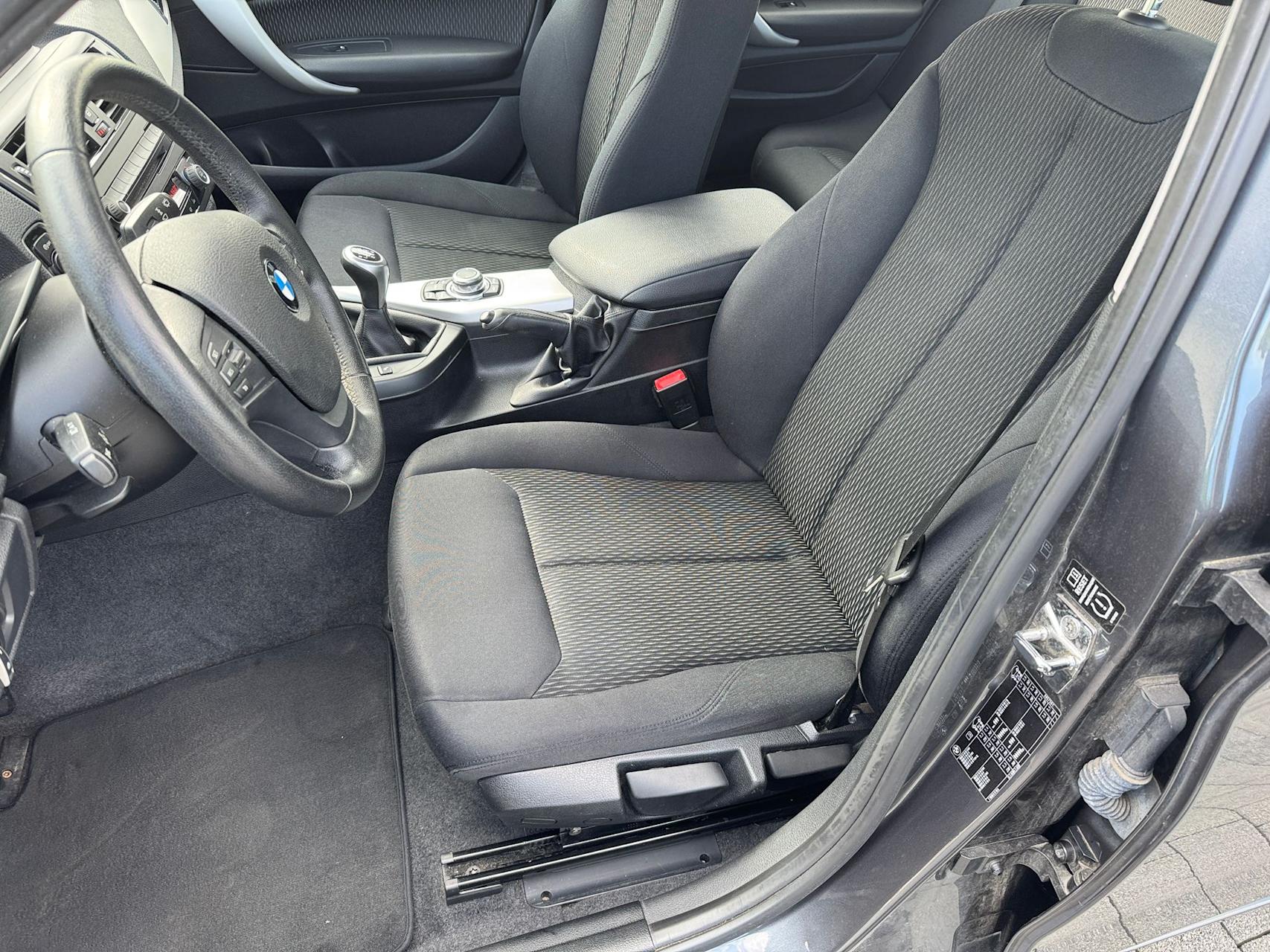 mauto BMW 118D szara 143KM