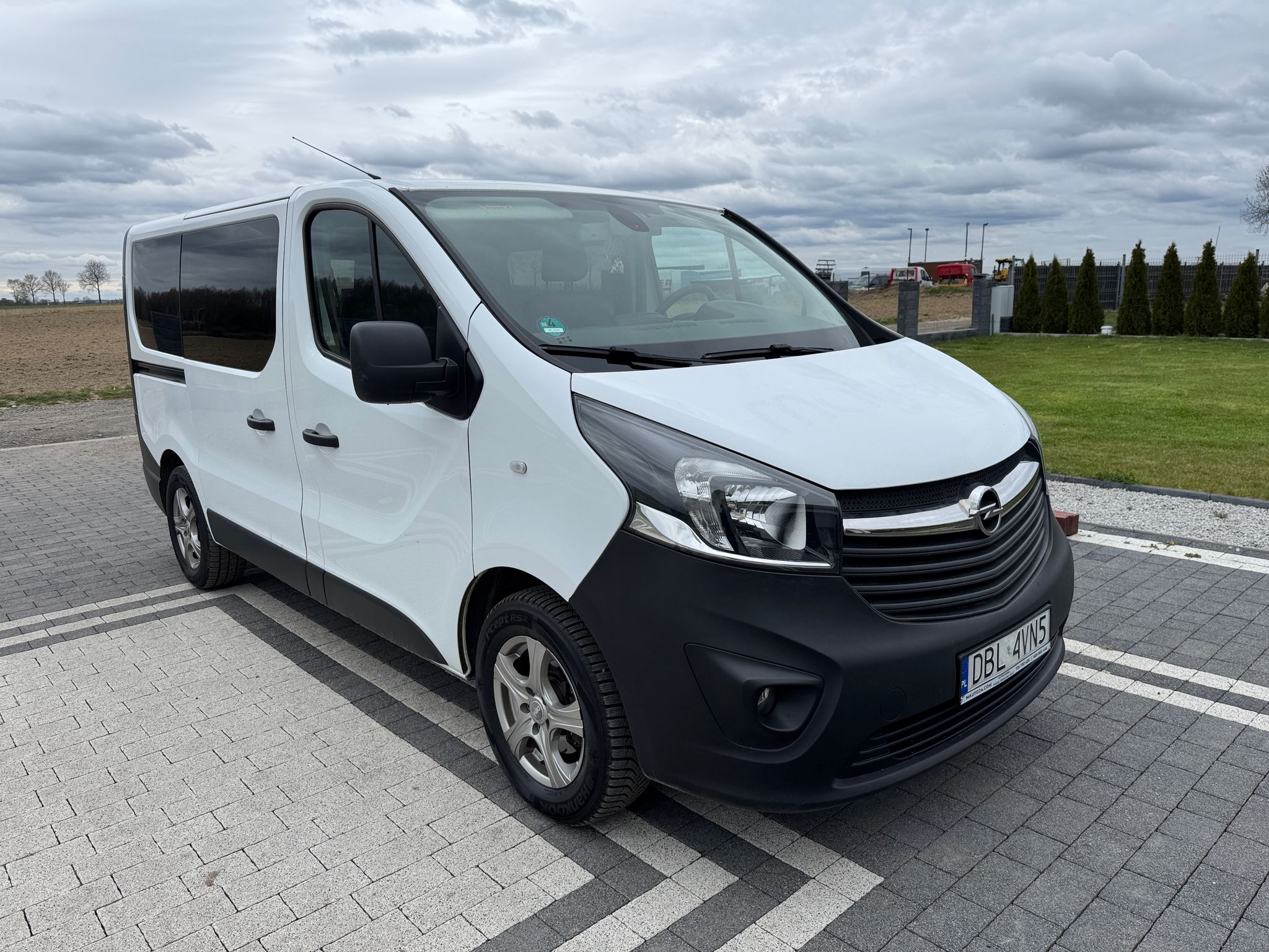 mauto Opel VIVARO 9 osób 2x klima ! 95KM