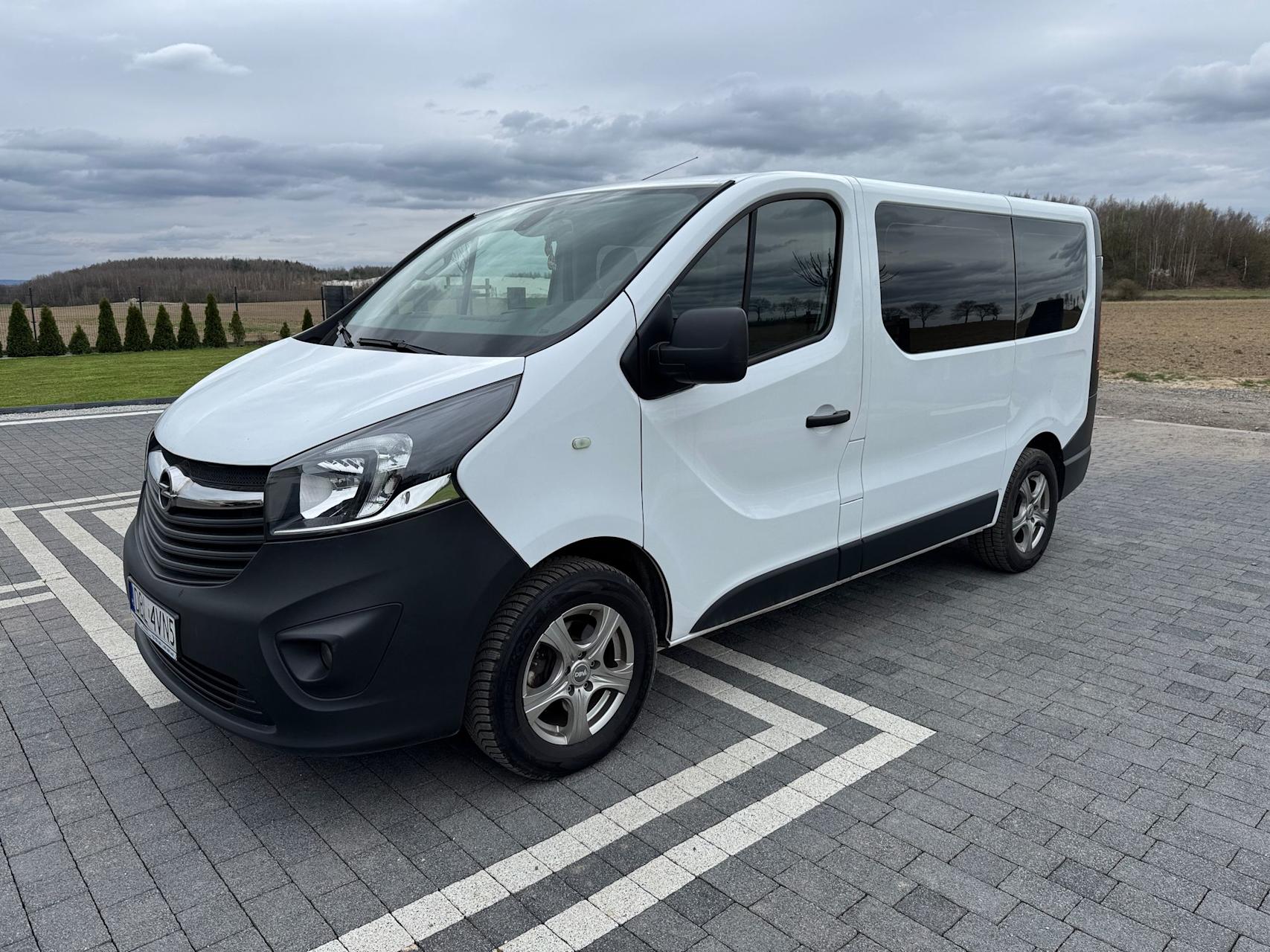mauto Opel VIVARO 9 osób 2x klima ! 95KM